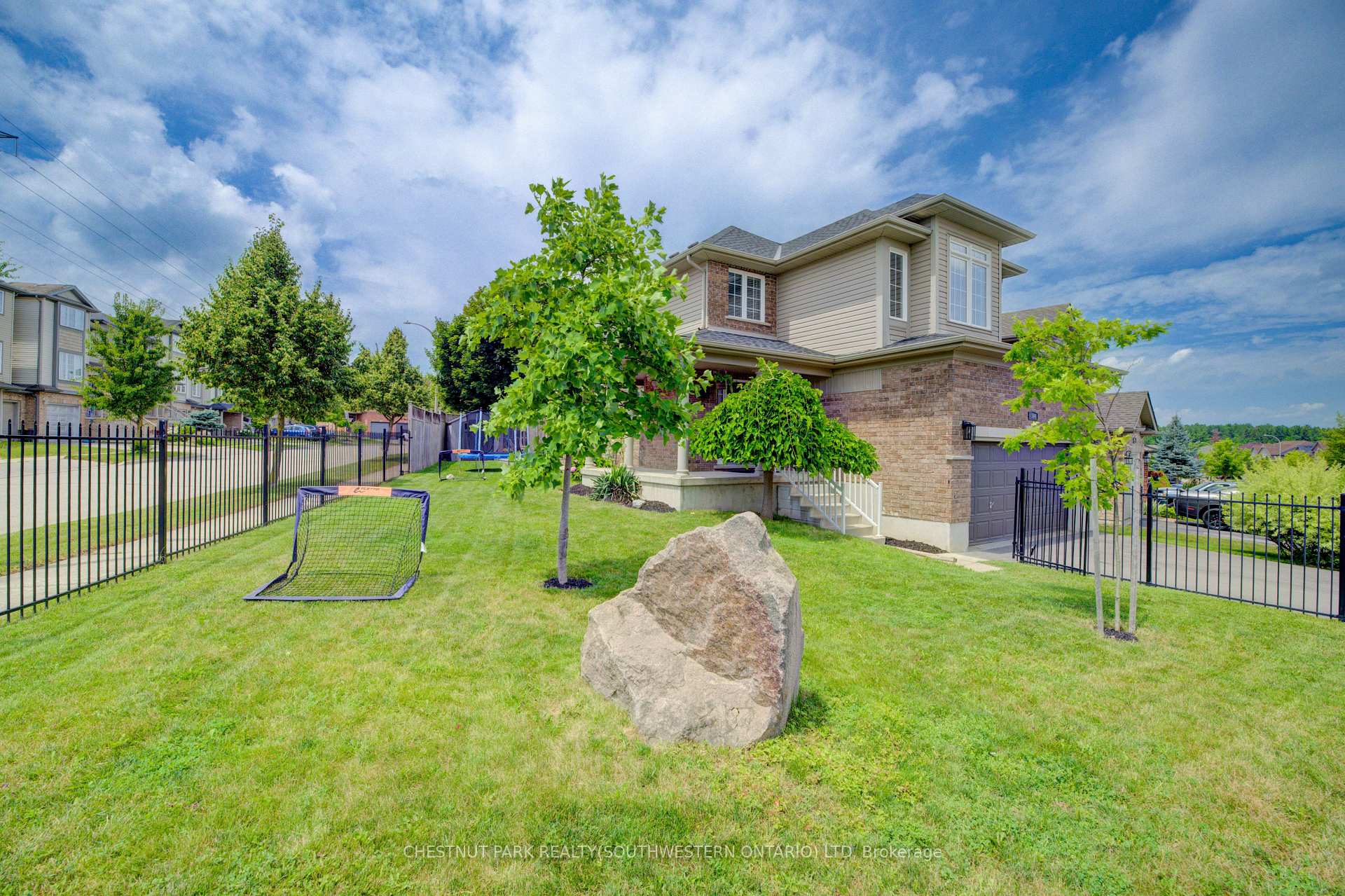 Photo 39 of 104 Newcastle Drive, Kitchener — HOMEH