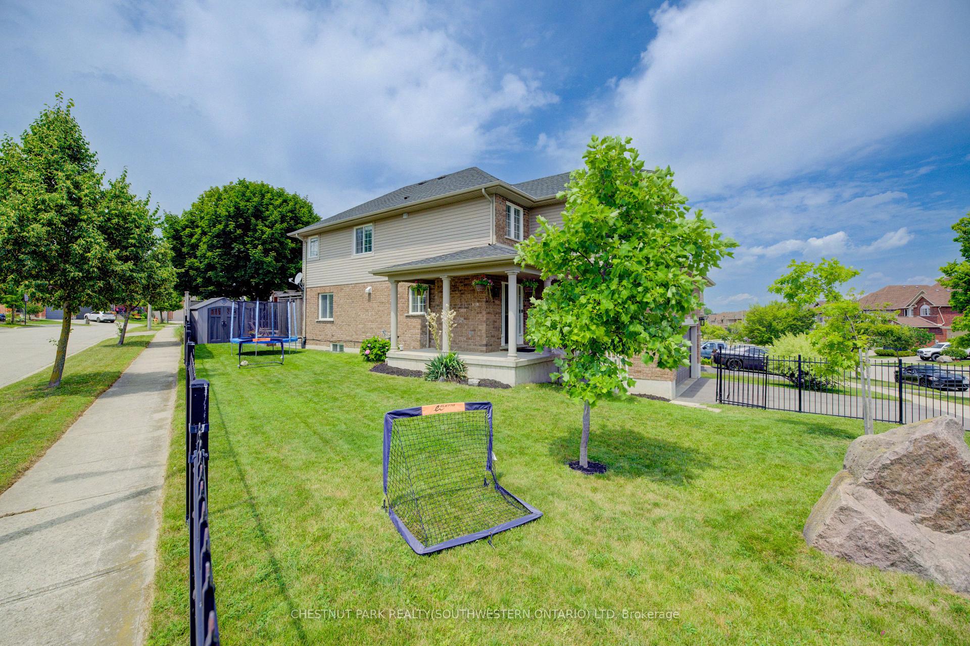 Photo 40 of 104 Newcastle Drive, Kitchener — HOMEH