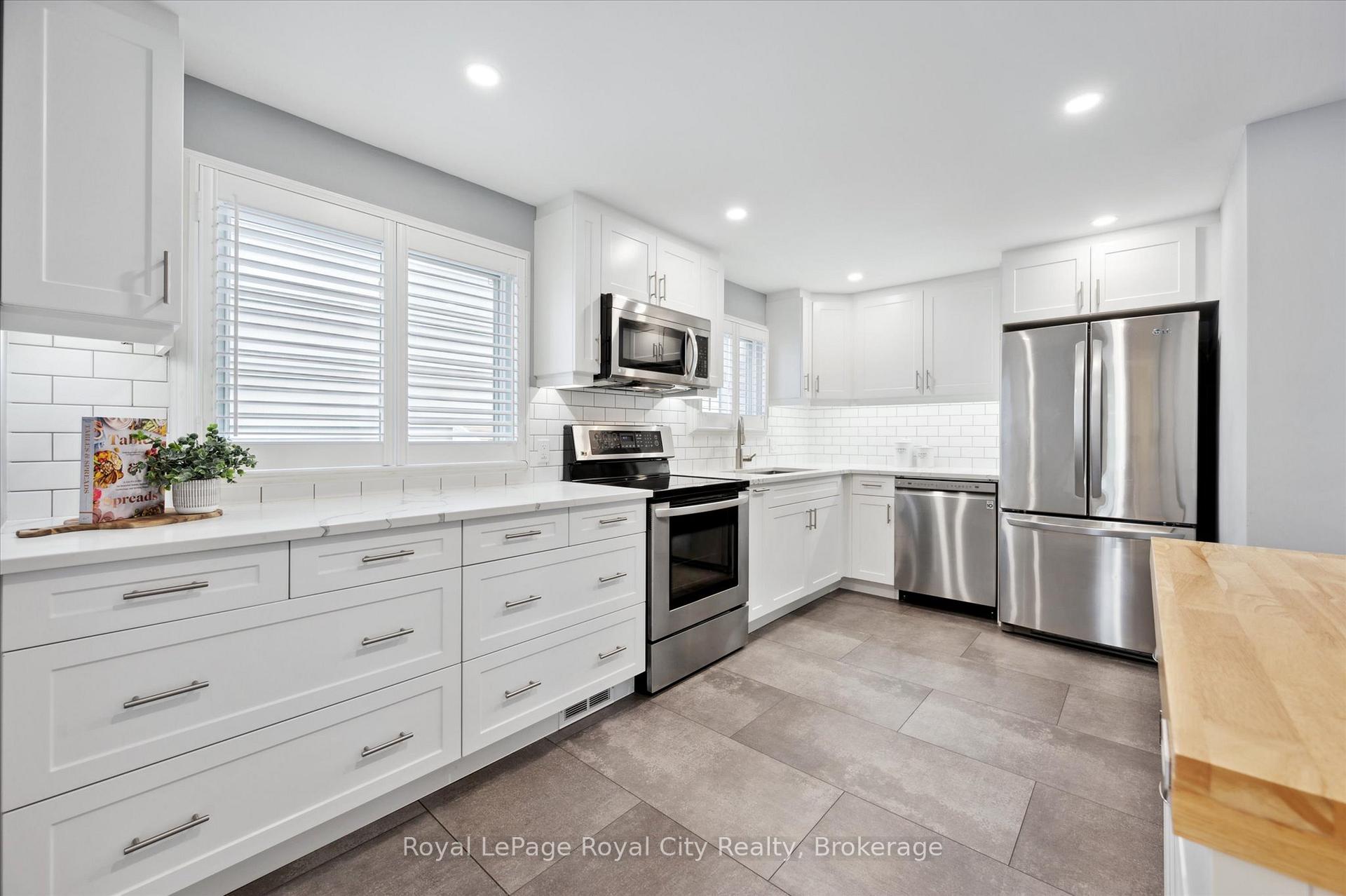Photo 17 of 407 Otterbein Road, Kitchener — HOMEH