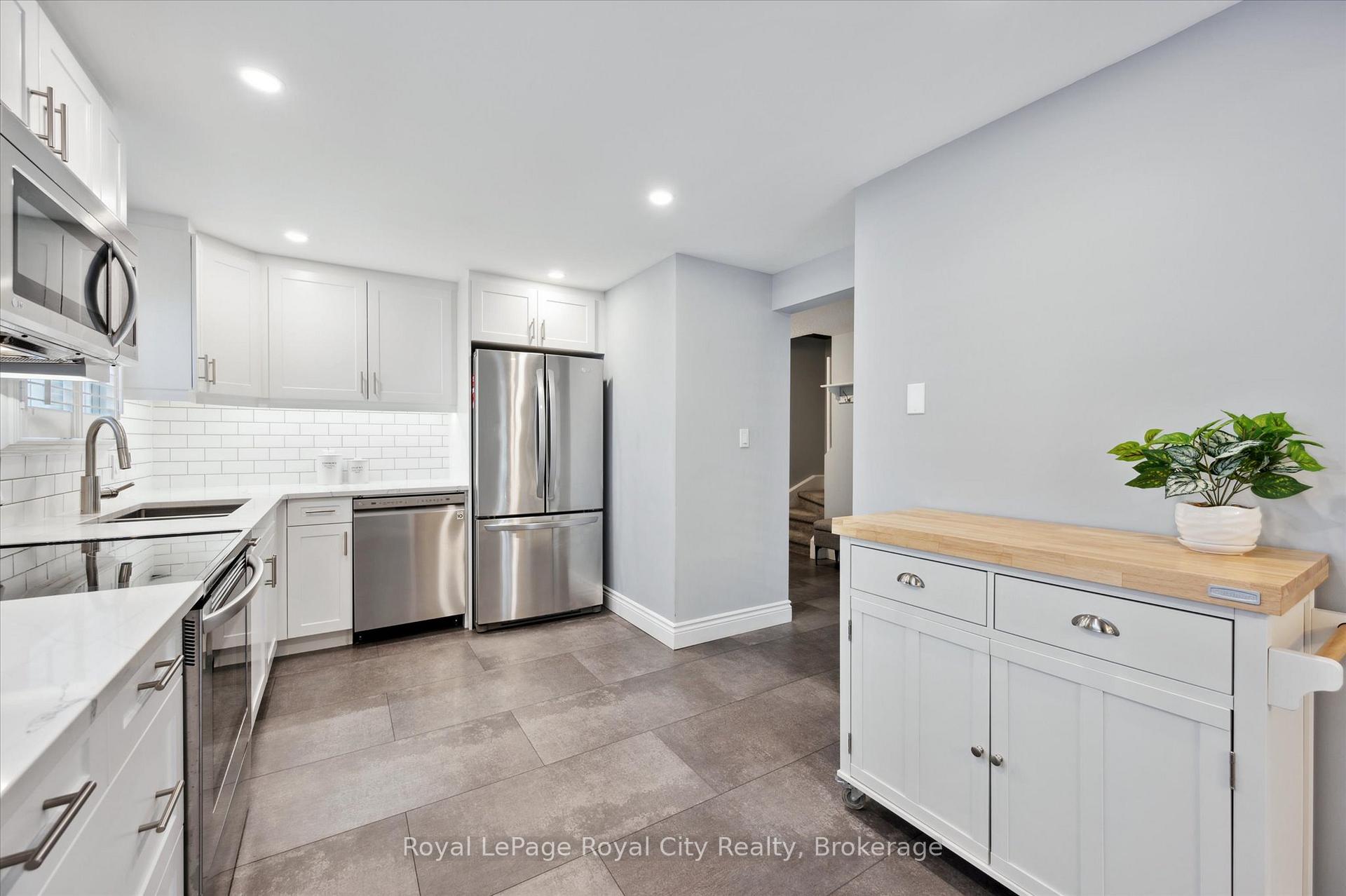 Photo 18 of 407 Otterbein Road, Kitchener — HOMEH