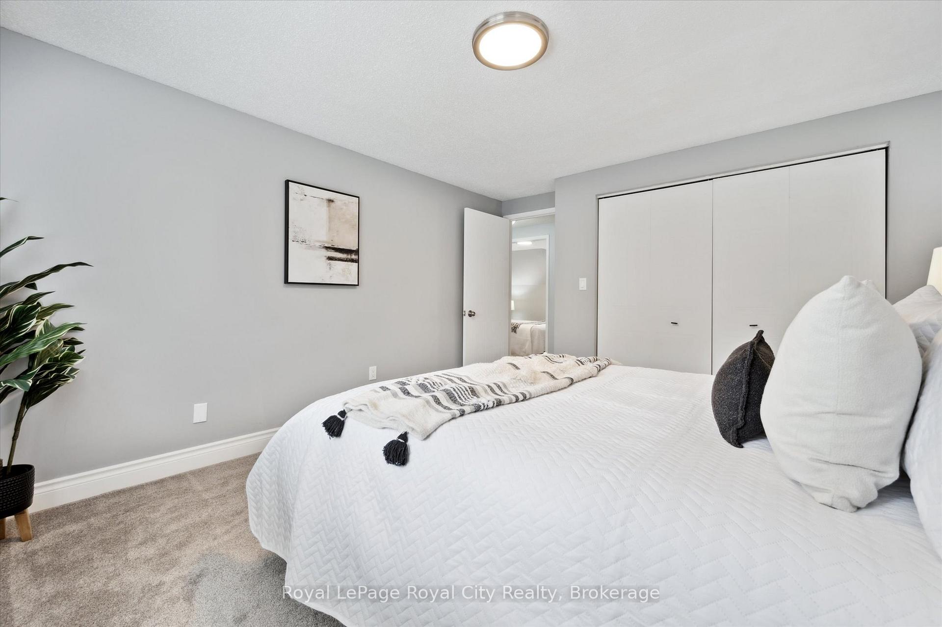 Photo 23 of 407 Otterbein Road, Kitchener — HOMEH