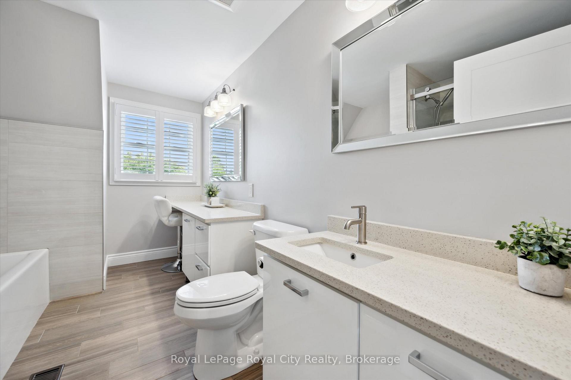 Photo 24 of 407 Otterbein Road, Kitchener — HOMEH