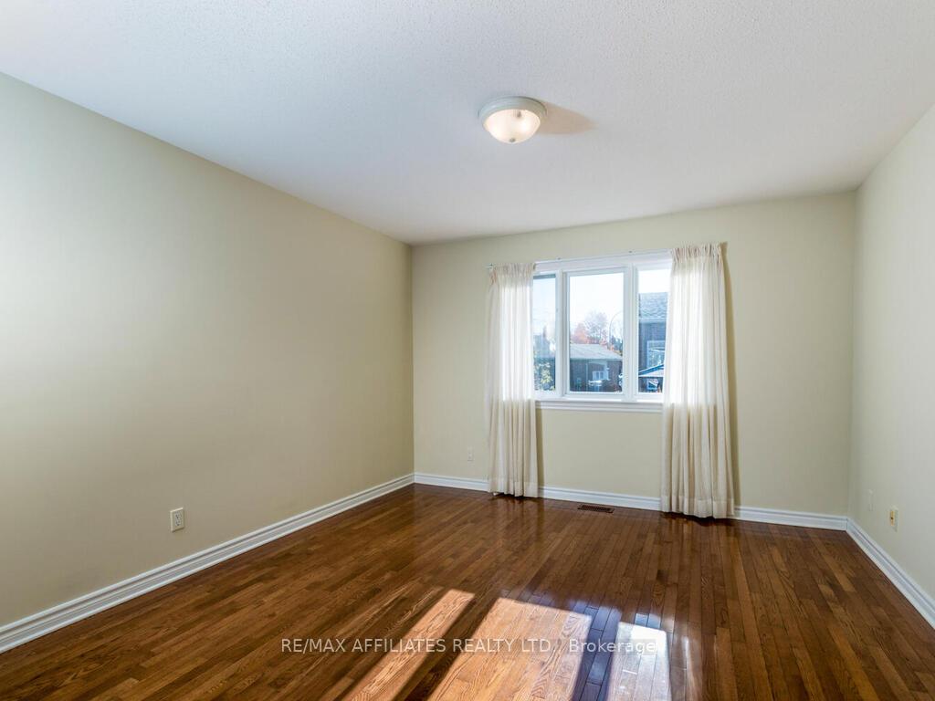 Photo 13 of 26 Nighthawk Crescent, Ottawa, Kanata - Bridlewood — HOMEH