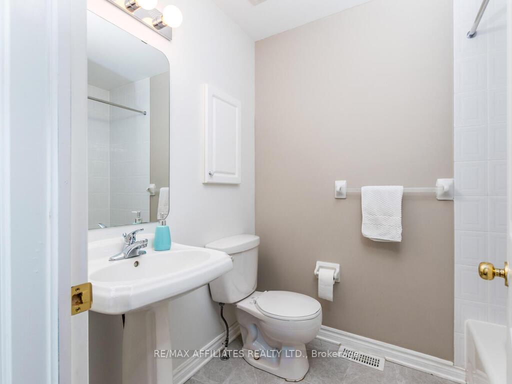 Photo 17 of 26 Nighthawk Crescent, Ottawa, Kanata - Bridlewood — HOMEH