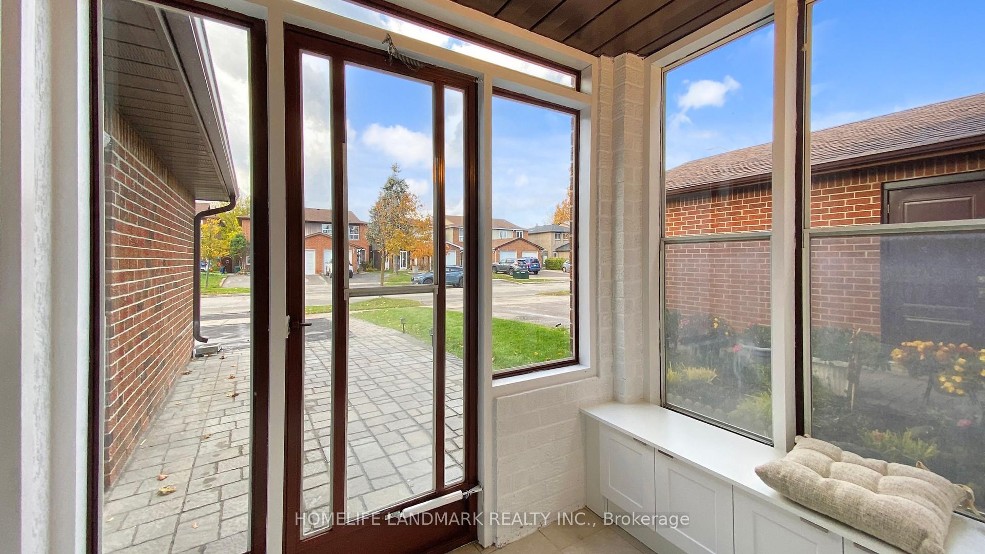 Photo 4 of 147 Risebrough Circuit, Markham, Milliken Mills West — HOMEH