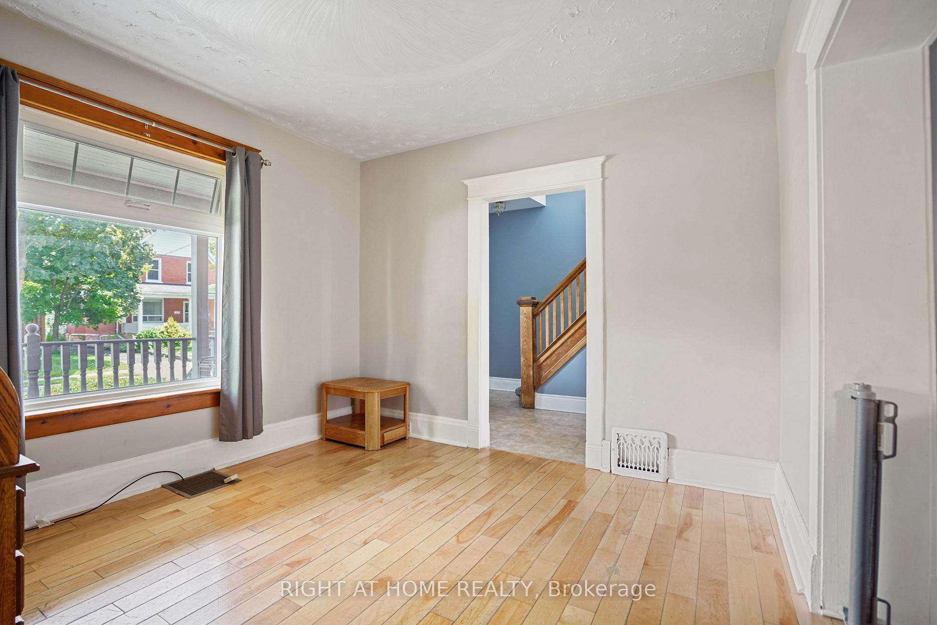 Photo 3 of 58 Pandora Avenue N, Kitchener — HOMEH