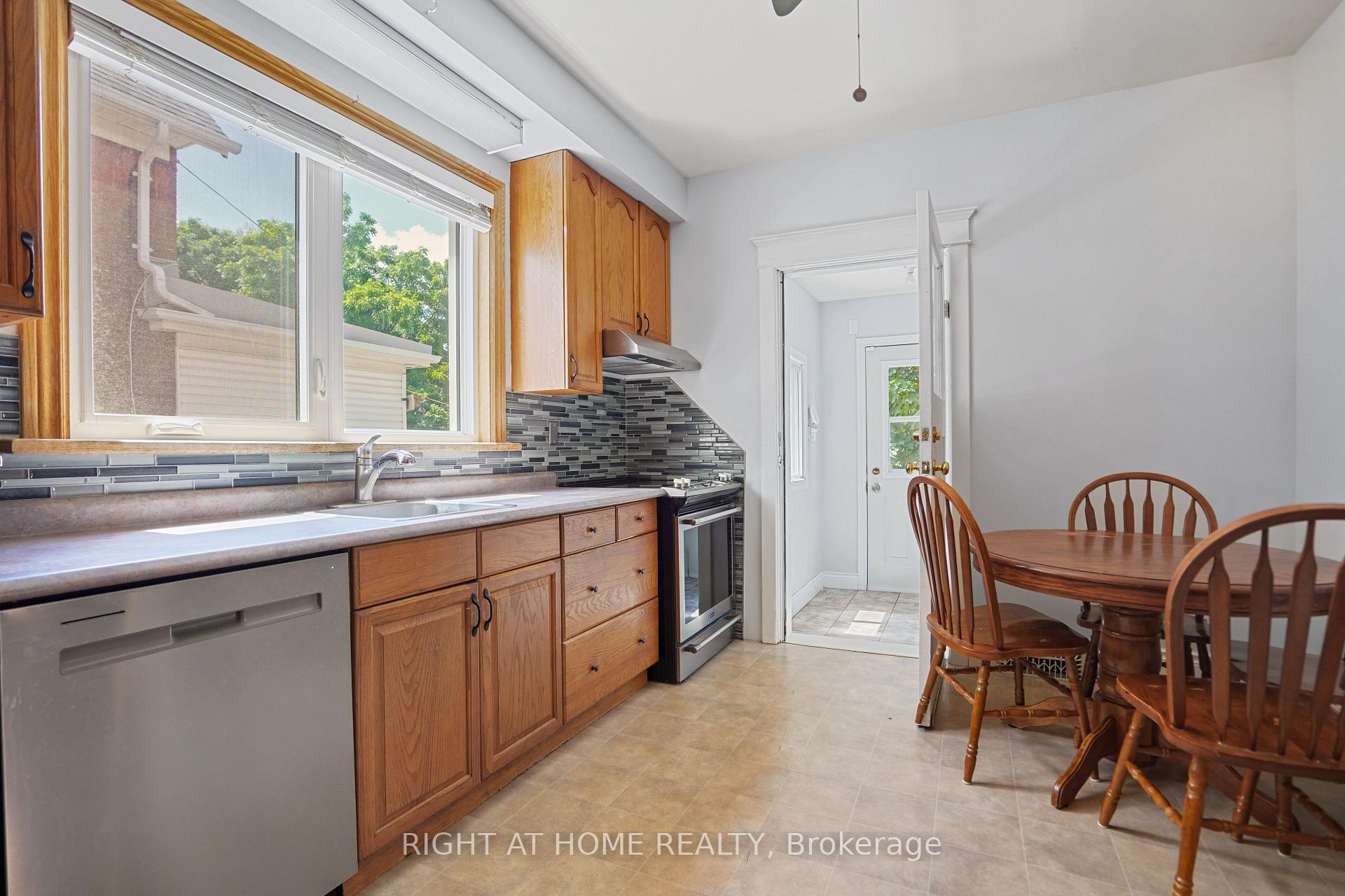 Photo 8 of 58 Pandora Avenue N, Kitchener — HOMEH