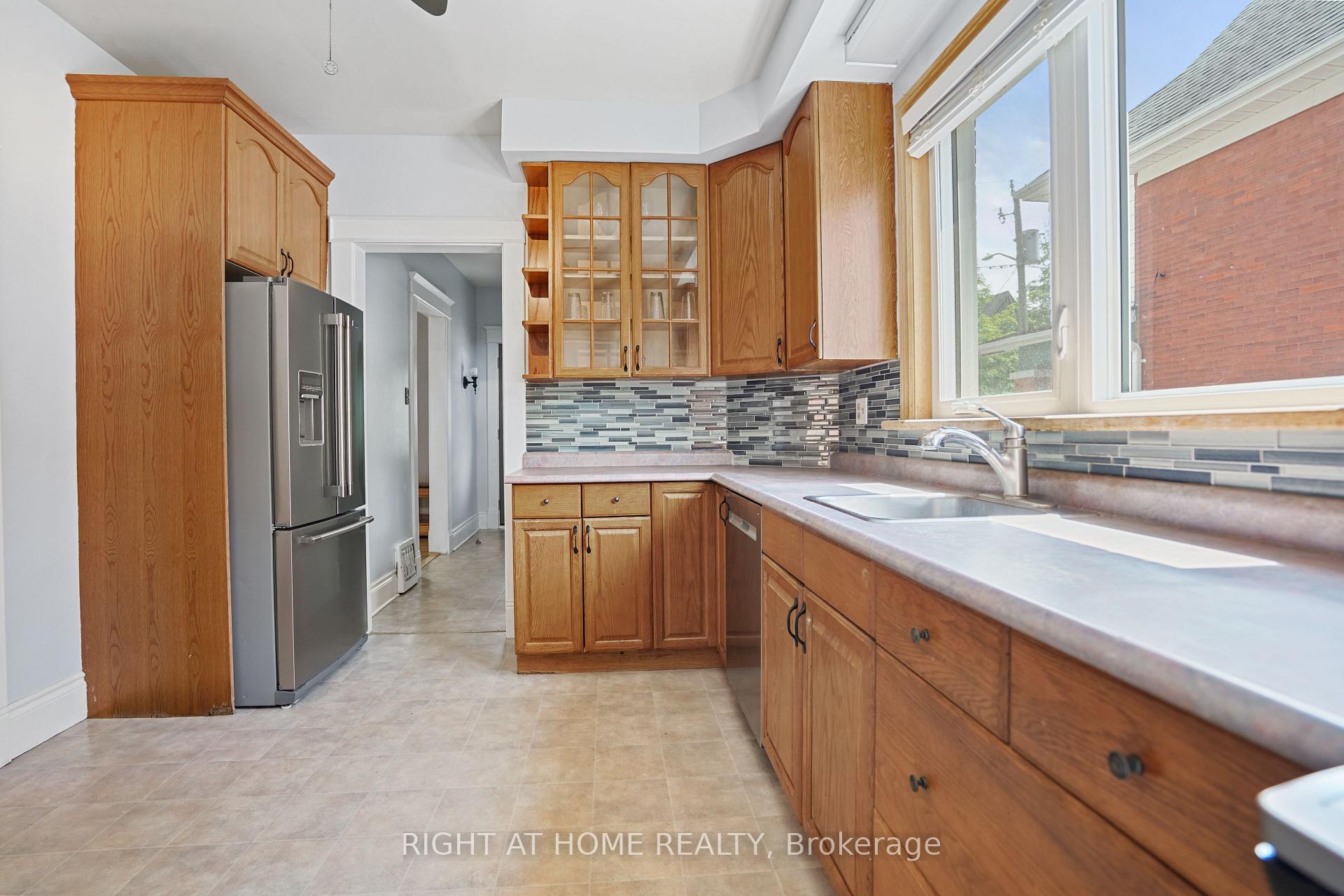 Photo 10 of 58 Pandora Avenue N, Kitchener — HOMEH