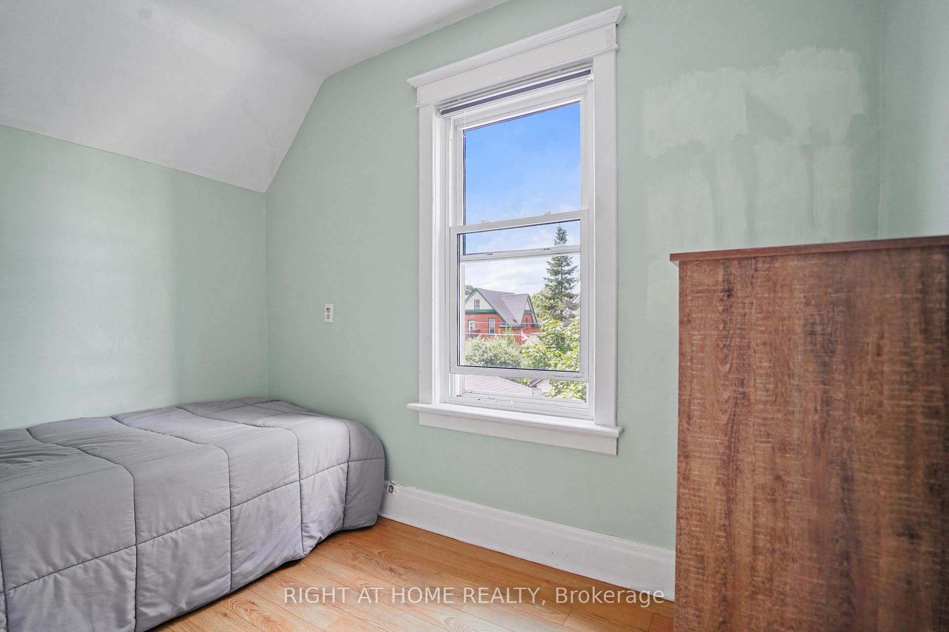 Photo 22 of 58 Pandora Avenue N, Kitchener — HOMEH
