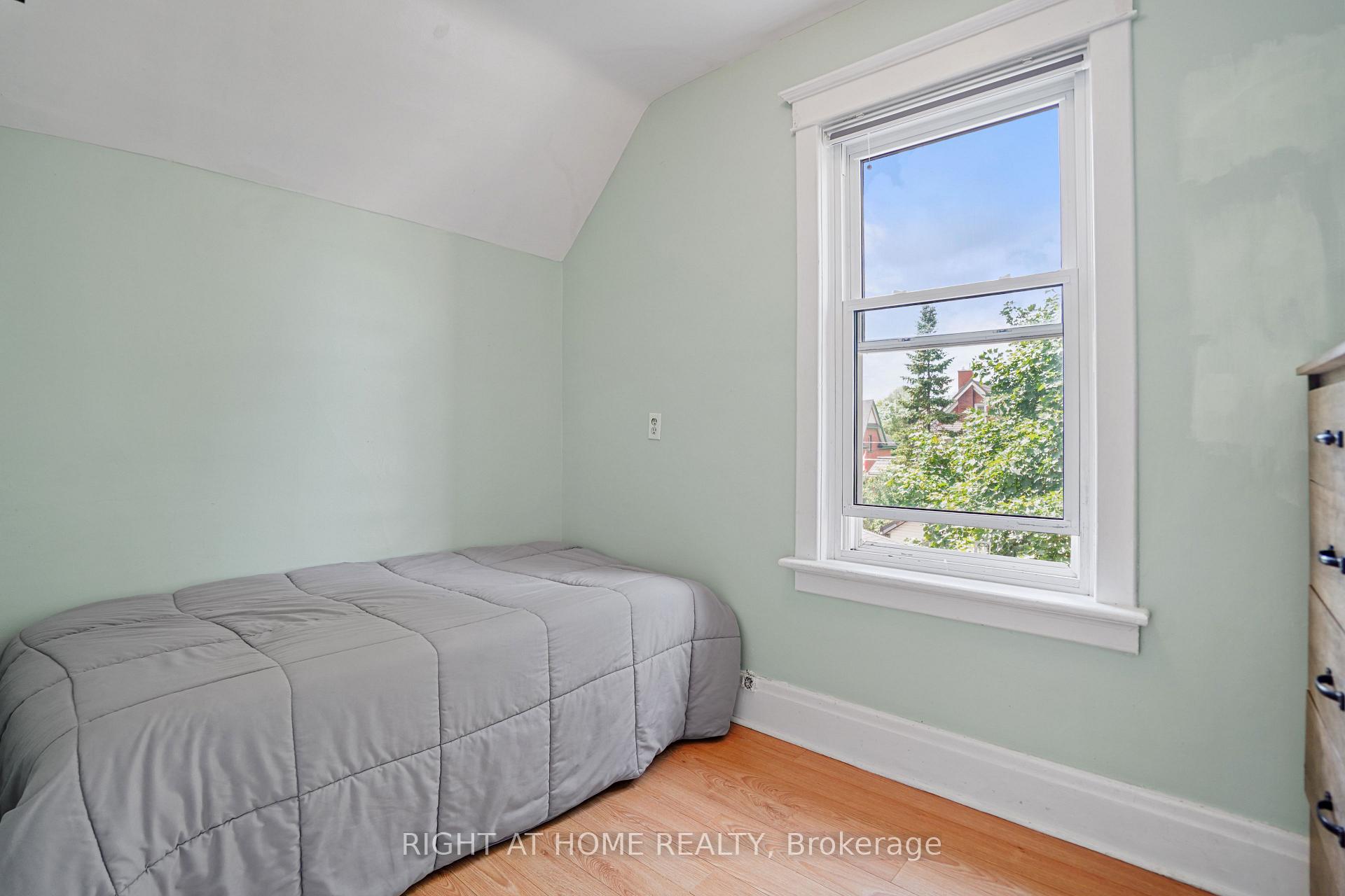 Photo 23 of 58 Pandora Avenue N, Kitchener — HOMEH