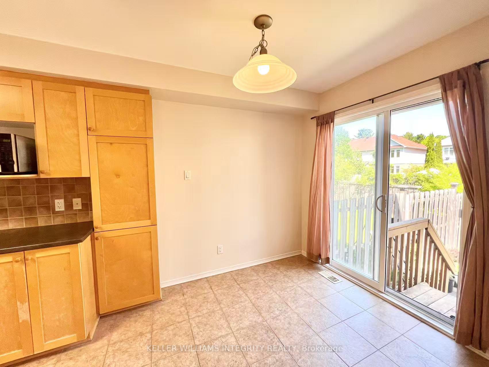 Photo 17 of 141 Gatespark Private, Ottawa, Kanata - Kanata Lakes/Heritage Hills — HOMEH