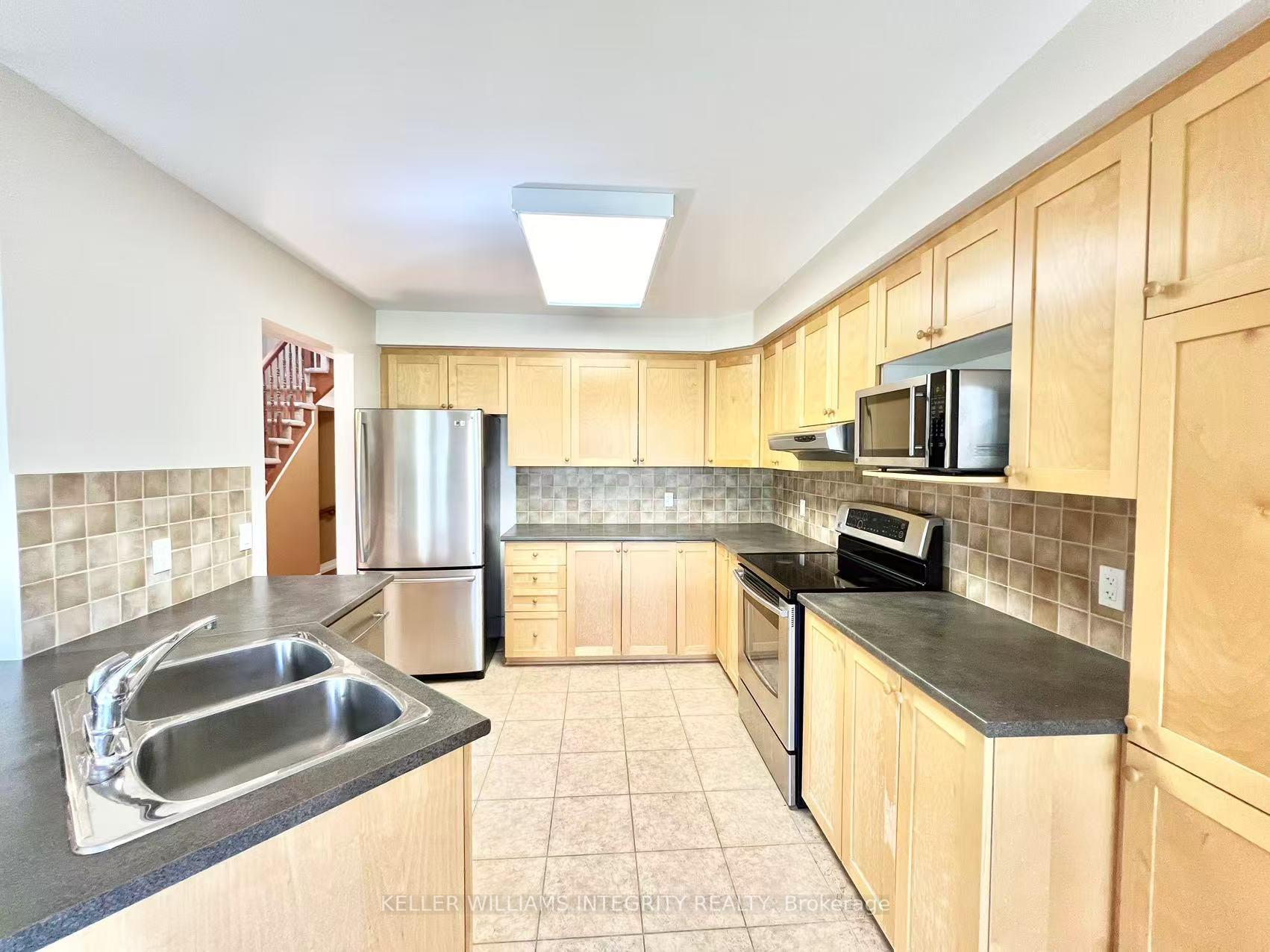 Photo 18 of 141 Gatespark Private, Ottawa, Kanata - Kanata Lakes/Heritage Hills — HOMEH