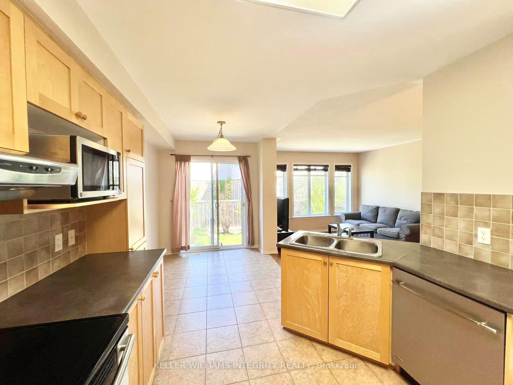 Photo 22 of 141 Gatespark Private, Ottawa, Kanata - Kanata Lakes/Heritage Hills — HOMEH