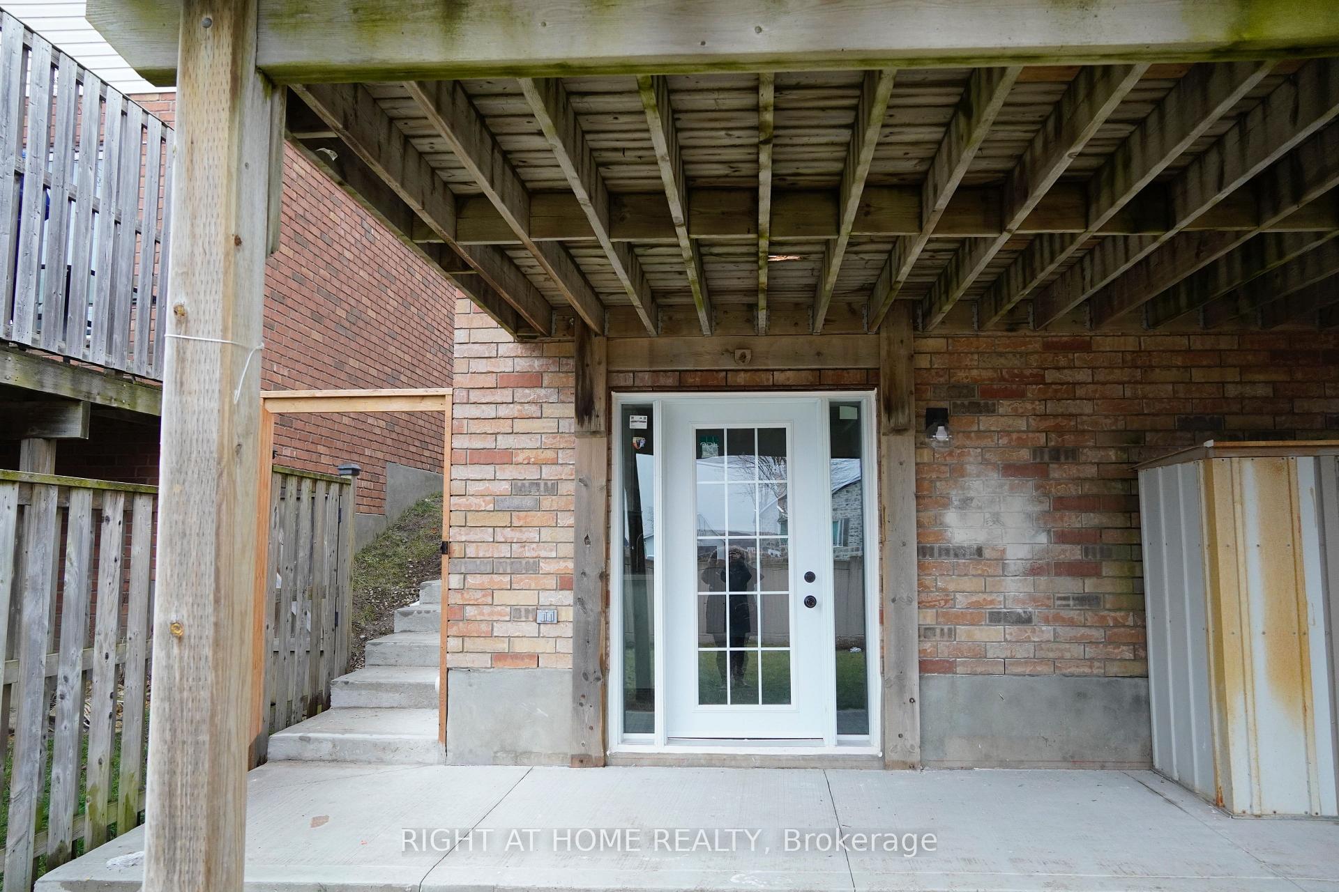 Photo 2 of 10 Harding Street, Kitchener, Larentian West — HOMEH