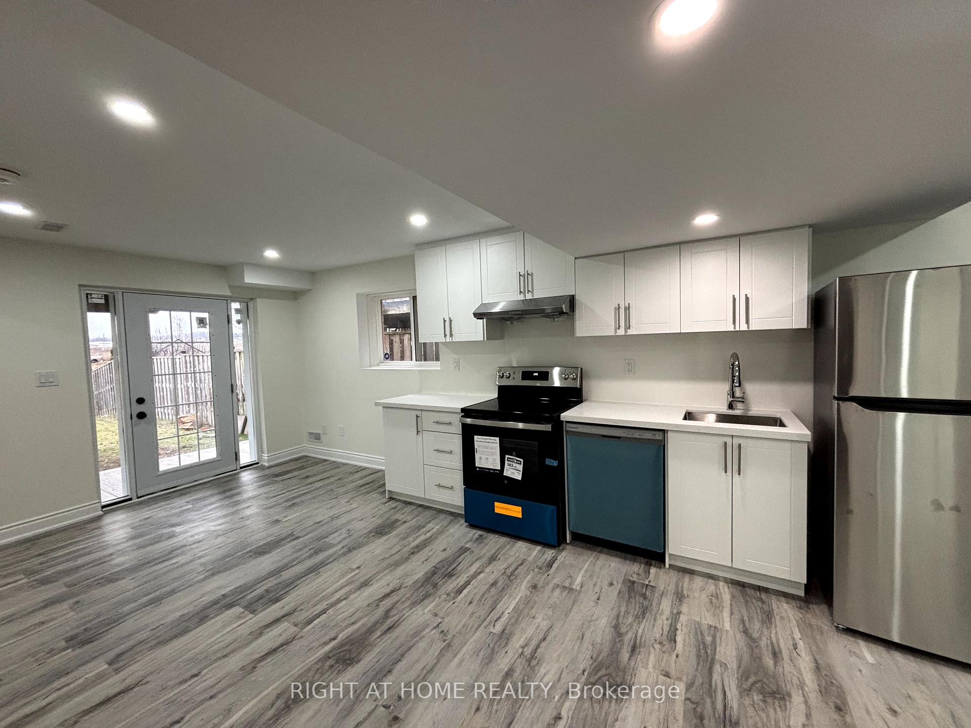 Photo 3 of 10 Harding Street, Kitchener, Larentian West — HOMEH