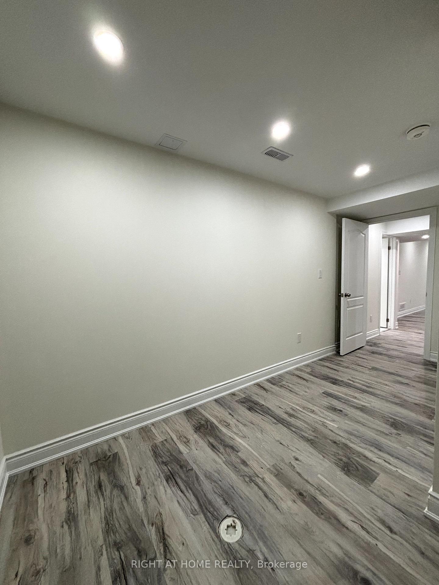 Photo 6 of 10 Harding Street, Kitchener, Larentian West — HOMEH