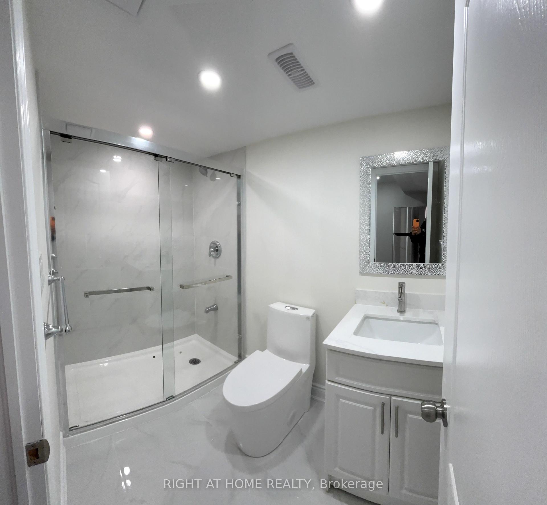 Photo 7 of 10 Harding Street, Kitchener, Larentian West — HOMEH