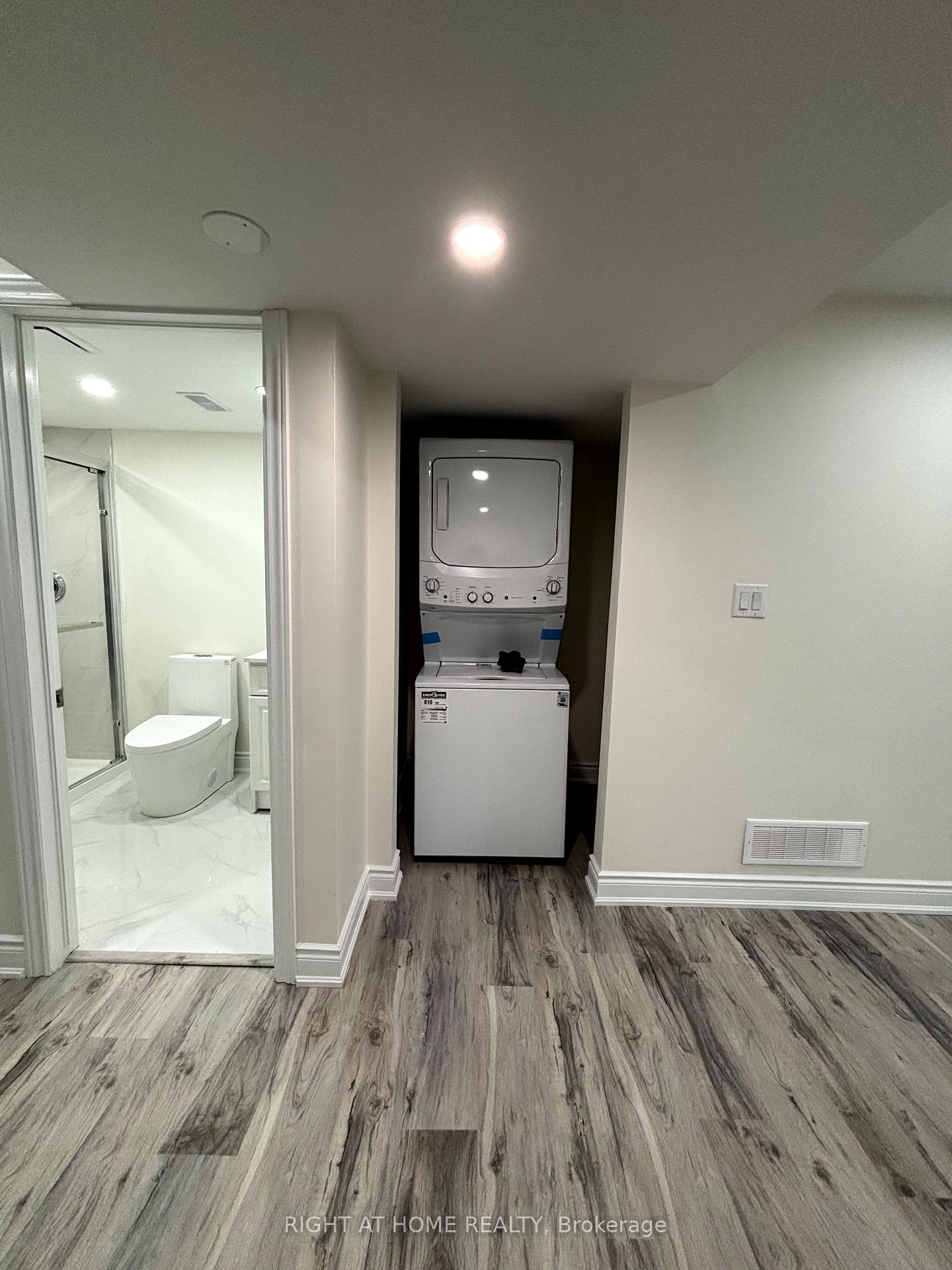 Photo 8 of 10 Harding Street, Kitchener, Larentian West — HOMEH