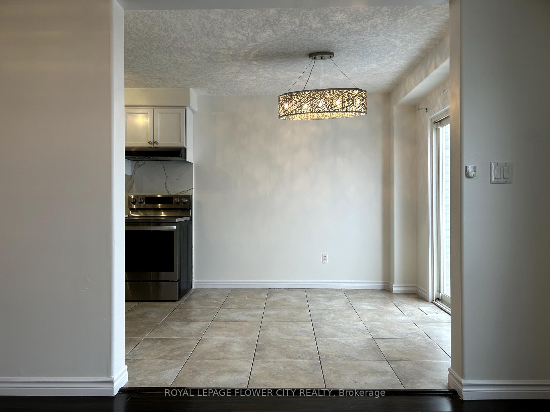 Photo 6 of 956 Bianca Court, Kitchener, Huron Park — HOMEH