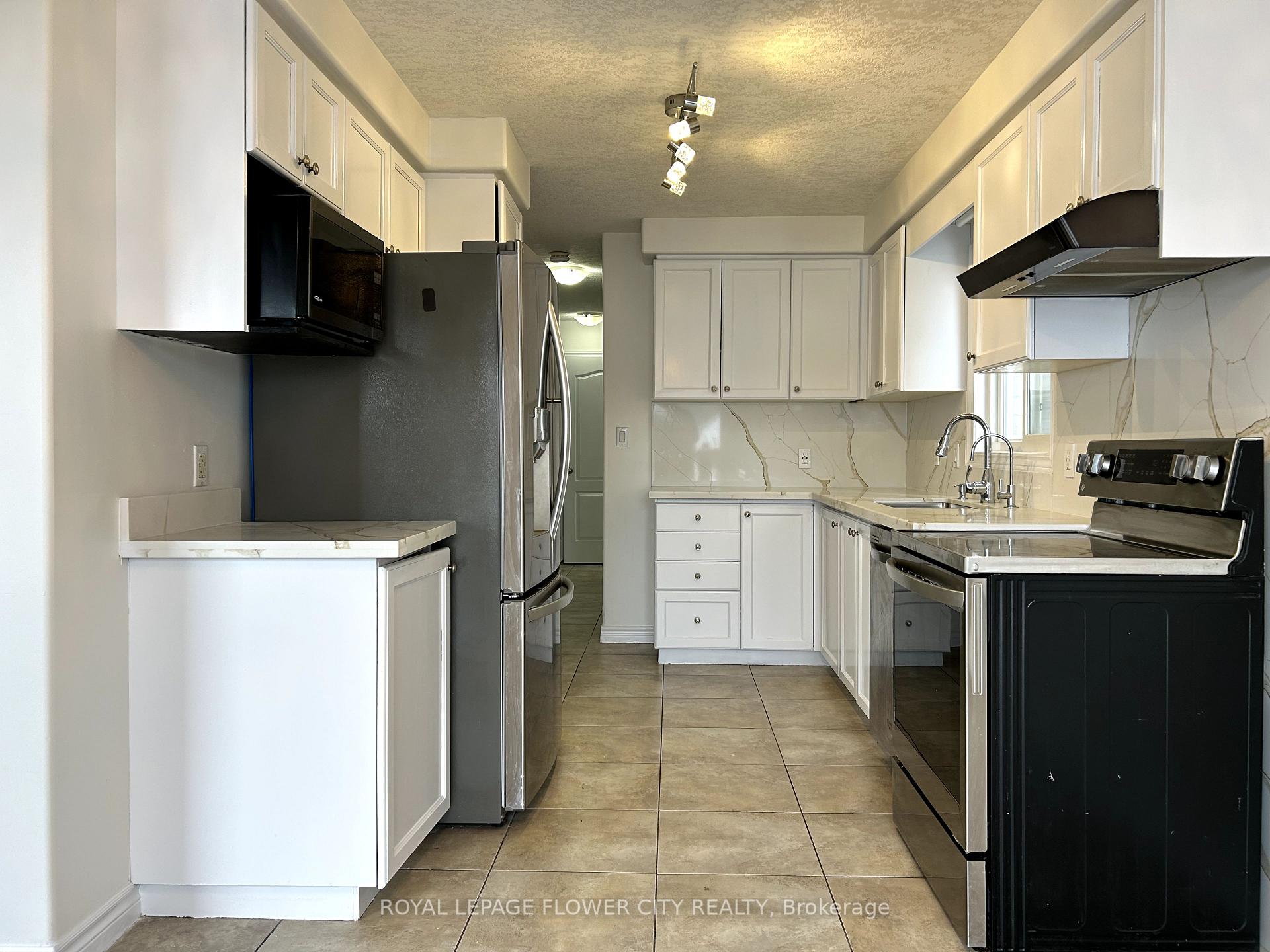 Photo 7 of 956 Bianca Court, Kitchener, Huron Park — HOMEH