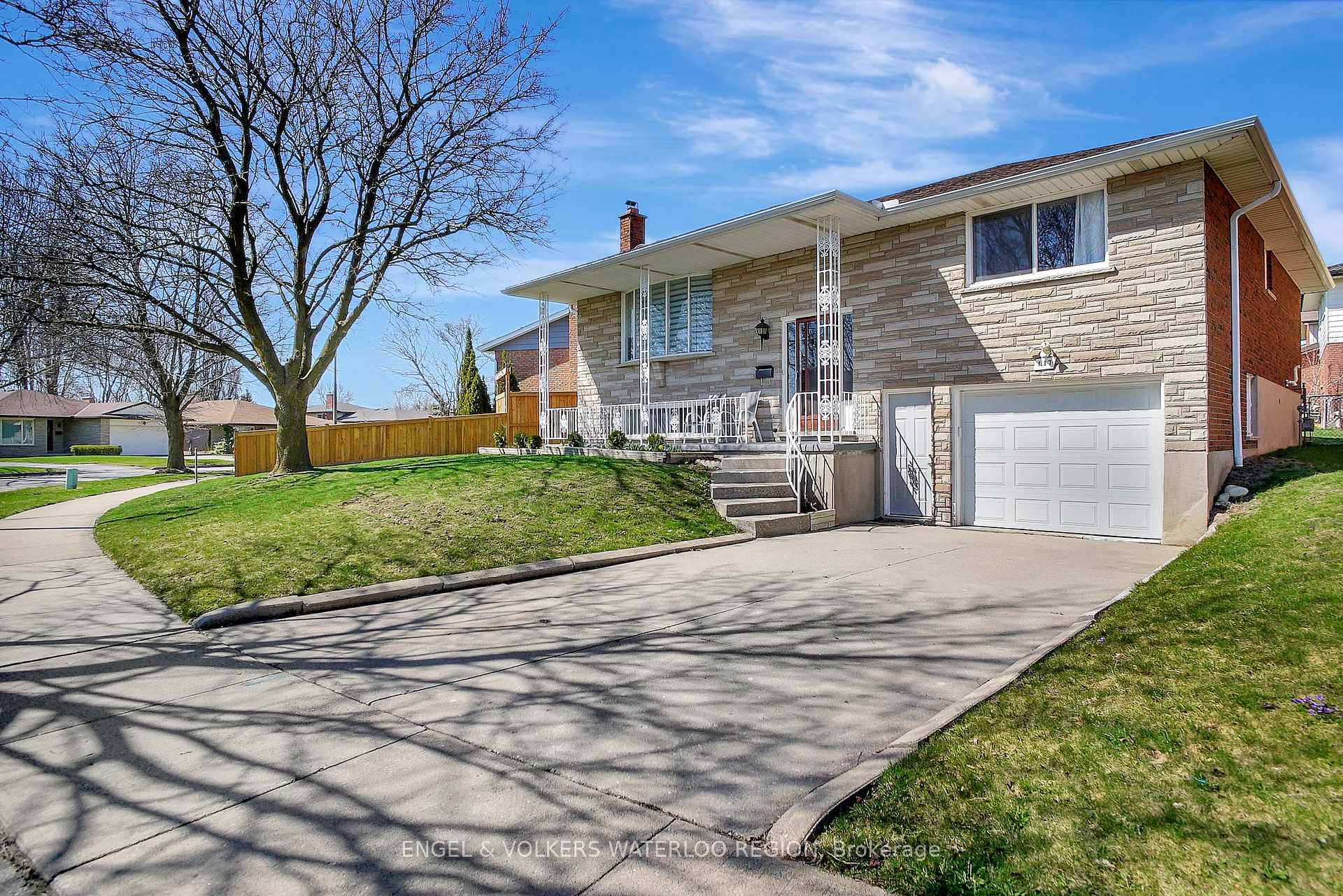 Photo 1 of 137 Wimbleton Crescent, Kitchener — HOMEH