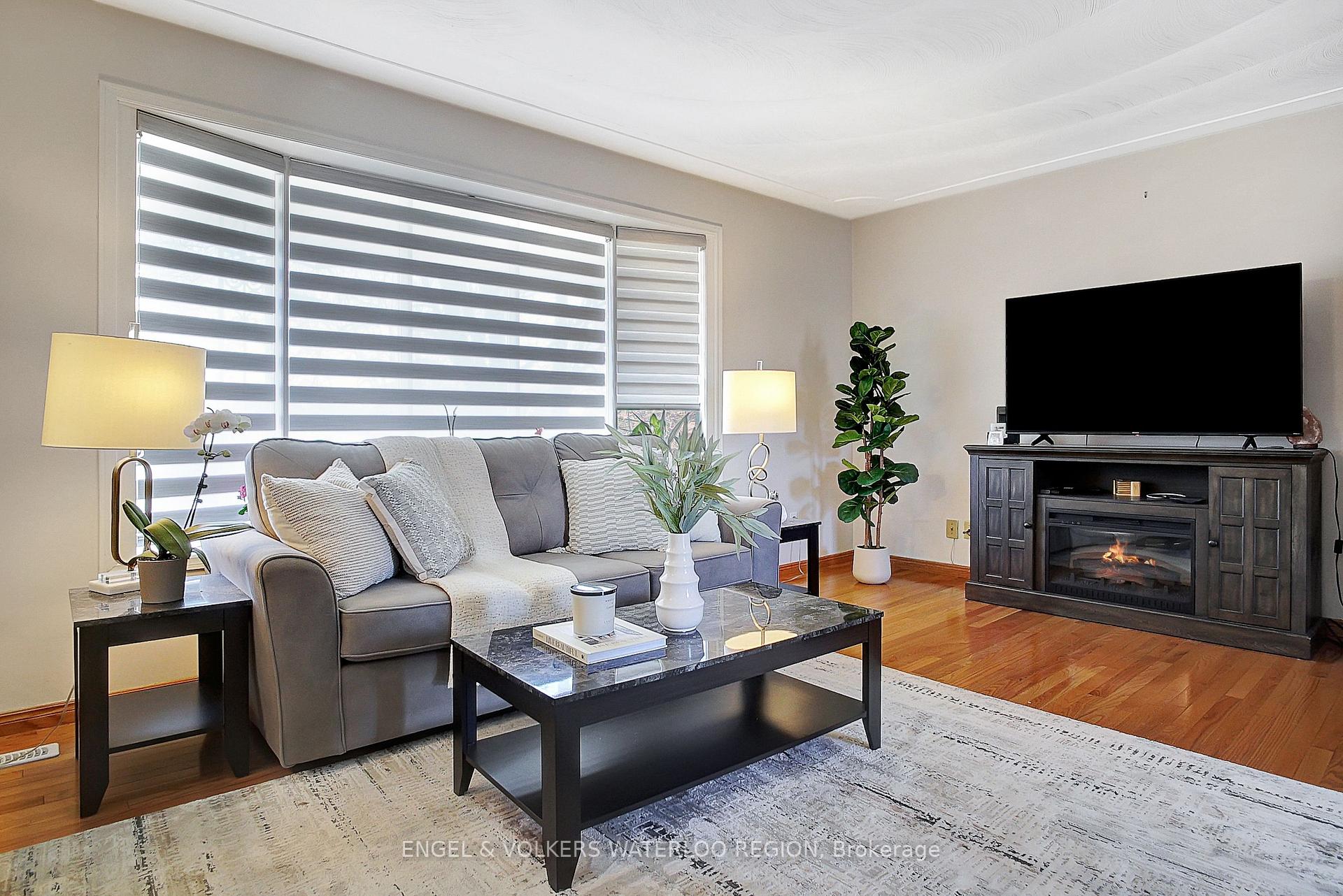 Photo 5 of 137 Wimbleton Crescent, Kitchener — HOMEH