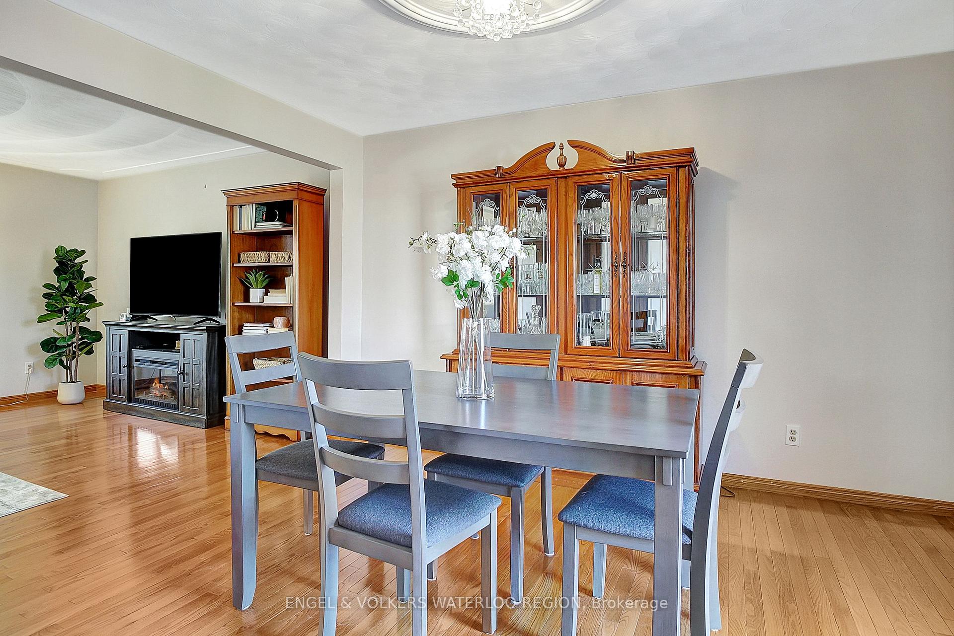 Photo 10 of 137 Wimbleton Crescent, Kitchener — HOMEH