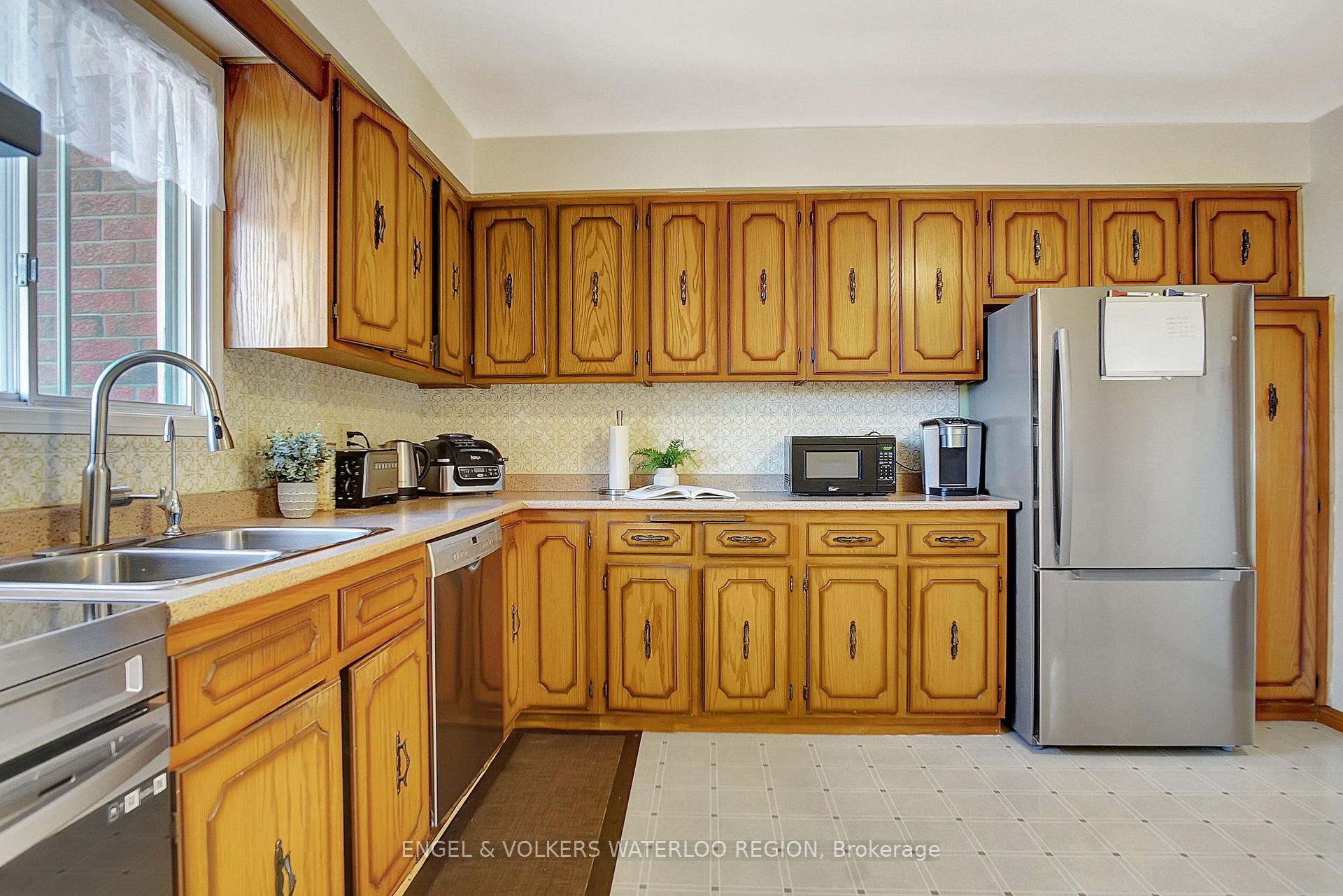 Photo 13 of 137 Wimbleton Crescent, Kitchener — HOMEH