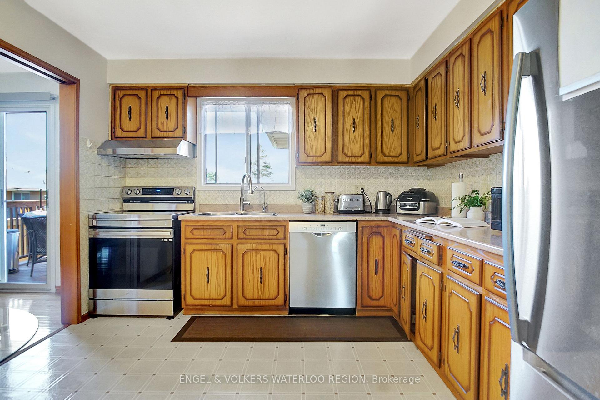 Photo 14 of 137 Wimbleton Crescent, Kitchener — HOMEH