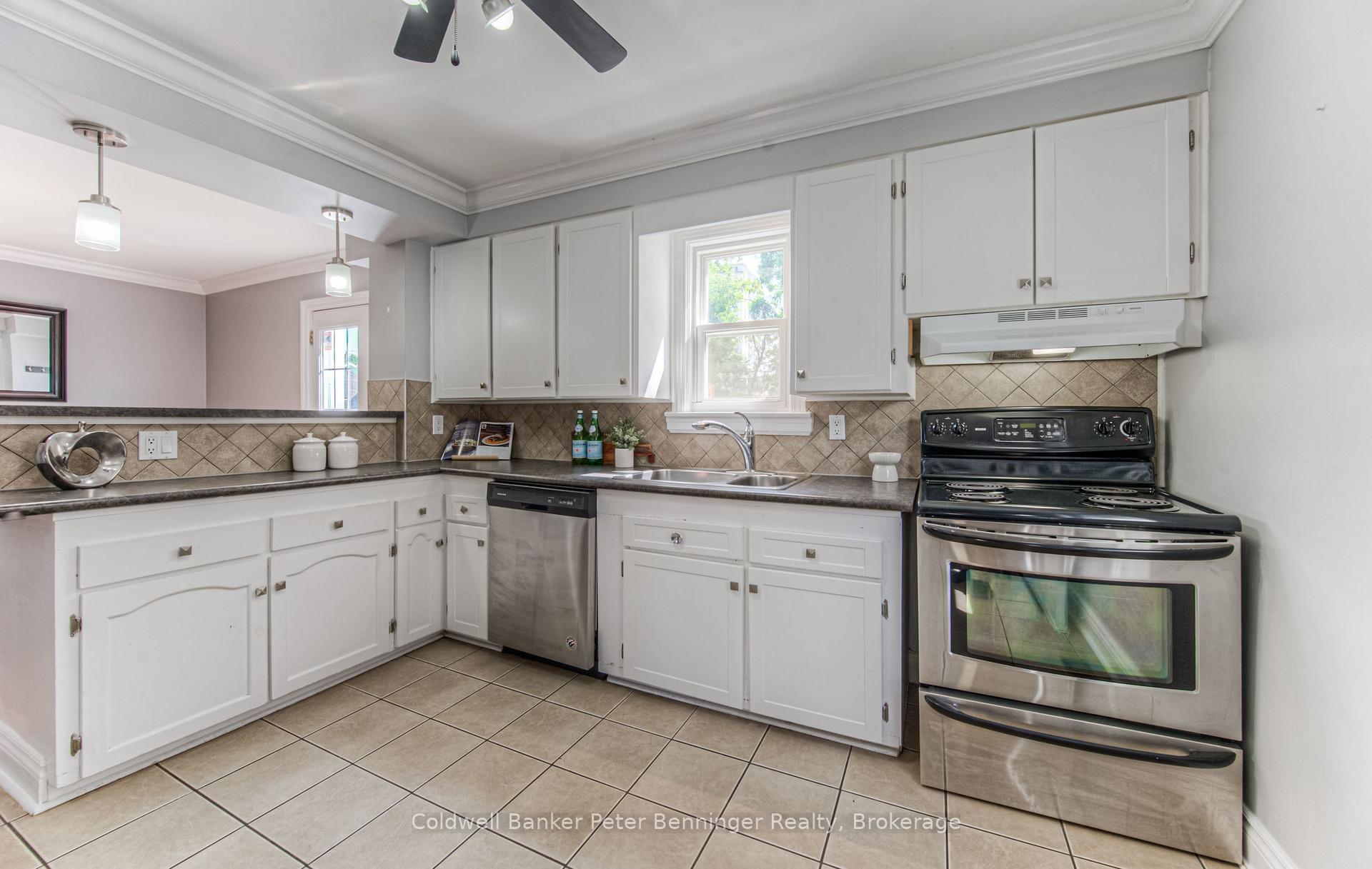Photo 13 of 48 Ellis Avenue, Kitchener — HOMEH