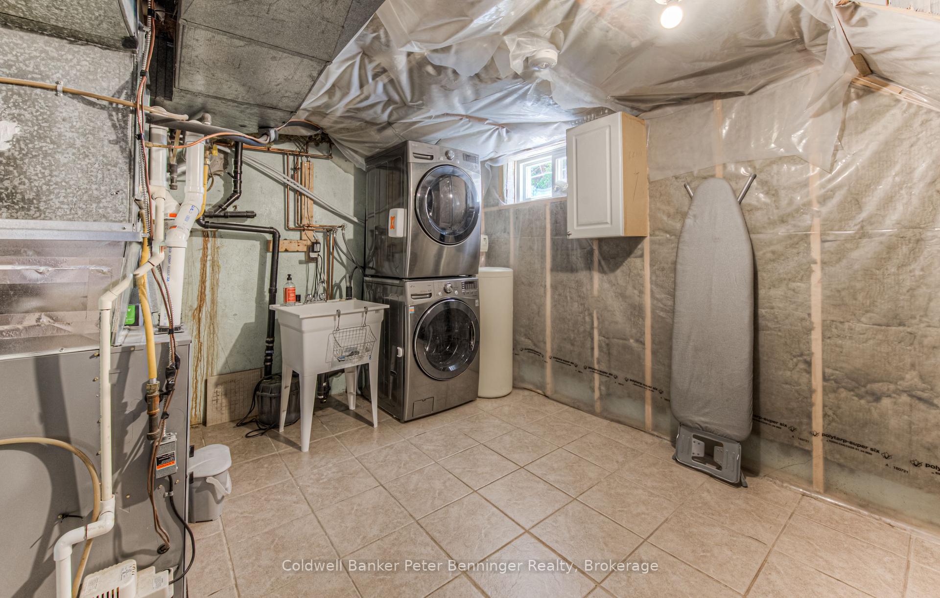 Photo 26 of 48 Ellis Avenue, Kitchener — HOMEH