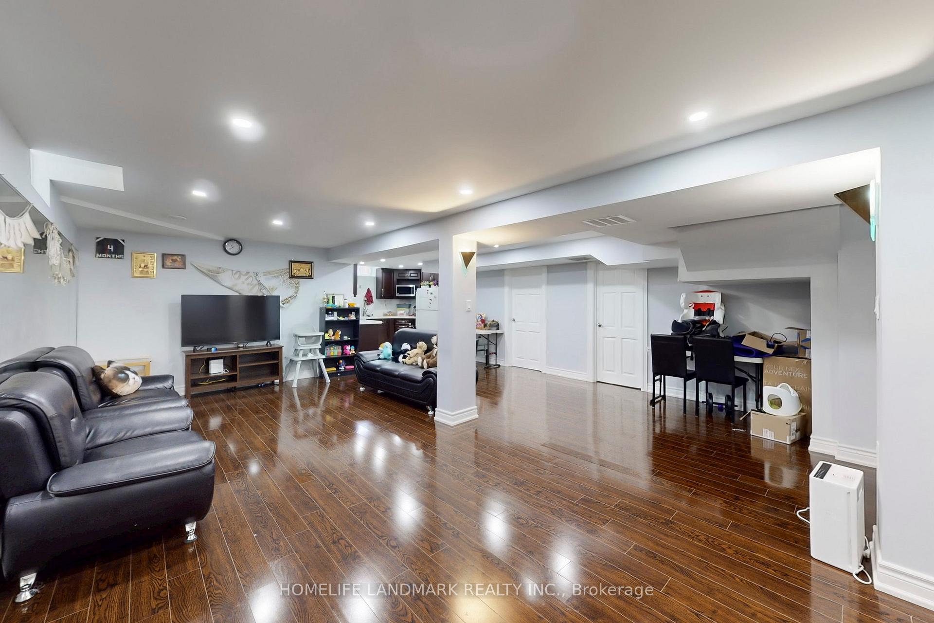 Photo 42 of 5 Irenemount Crescent, Markham, Middlefield — HOMEH