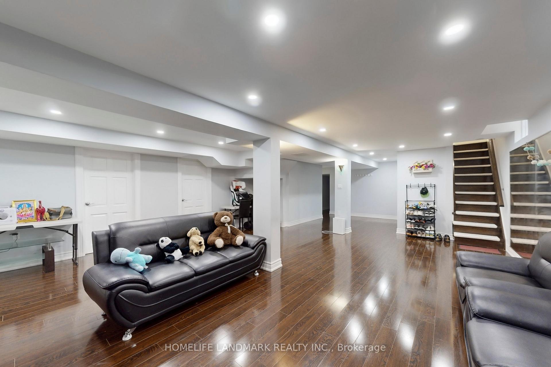 Photo 43 of 5 Irenemount Crescent, Markham, Middlefield — HOMEH