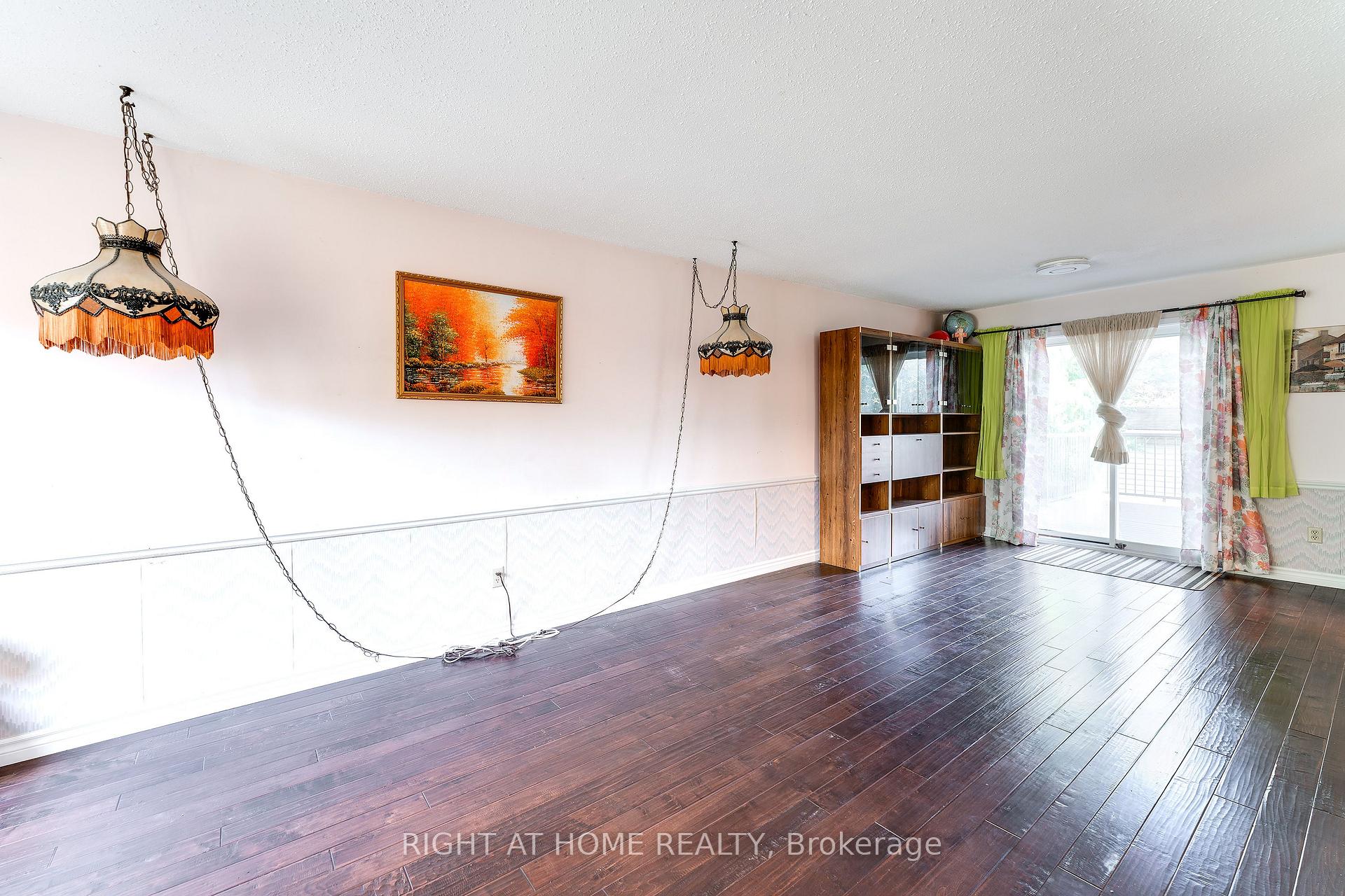 Photo 6 of 17 Gowrie Drive, Ottawa, Kanata - Glencairn/Hazeldean — HOMEH