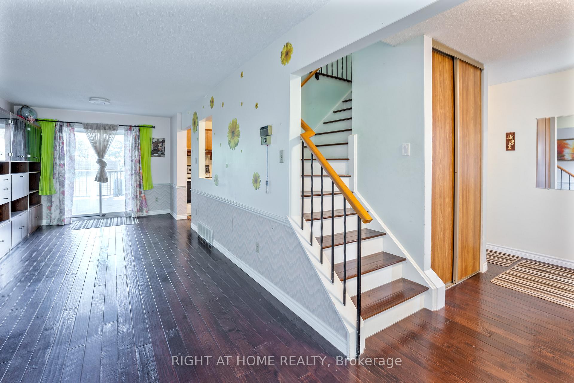 Photo 7 of 17 Gowrie Drive, Ottawa, Kanata - Glencairn/Hazeldean — HOMEH