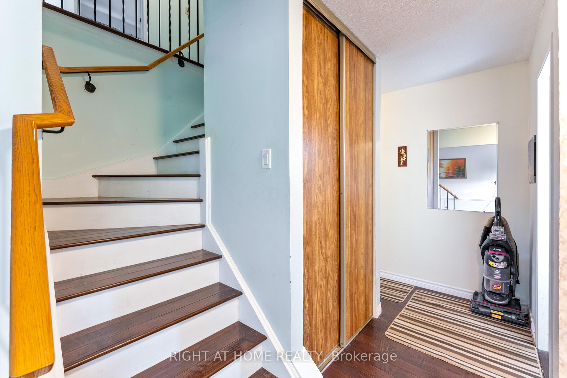 Photo 8 of 17 Gowrie Drive, Ottawa, Kanata - Glencairn/Hazeldean — HOMEH