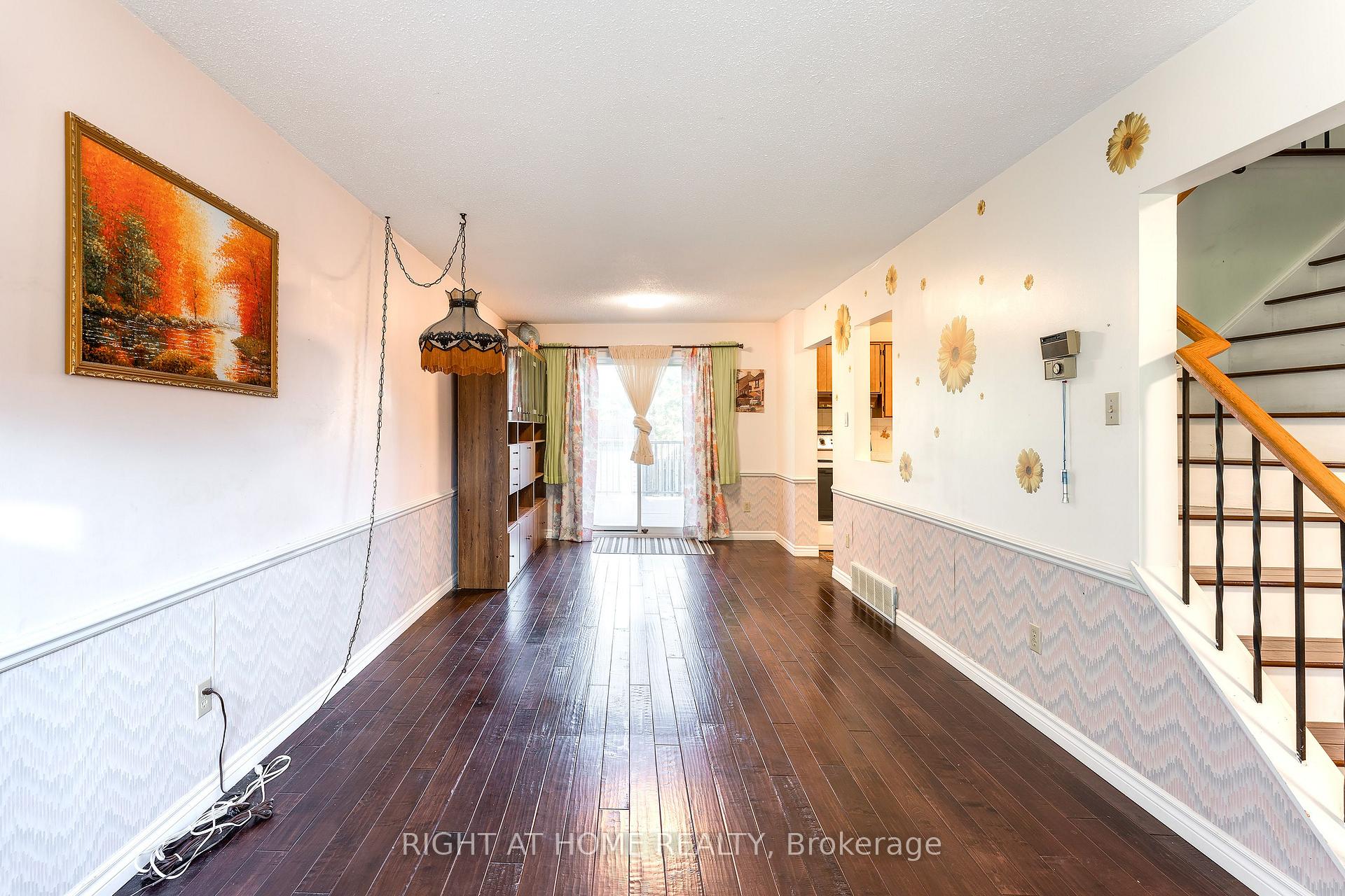 Photo 9 of 17 Gowrie Drive, Ottawa, Kanata - Glencairn/Hazeldean — HOMEH