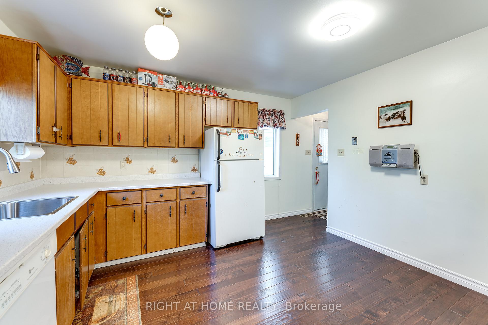 Photo 13 of 17 Gowrie Drive, Ottawa, Kanata - Glencairn/Hazeldean — HOMEH