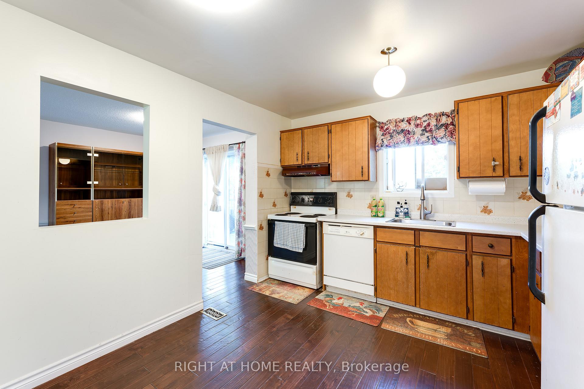 Photo 15 of 17 Gowrie Drive, Ottawa, Kanata - Glencairn/Hazeldean — HOMEH