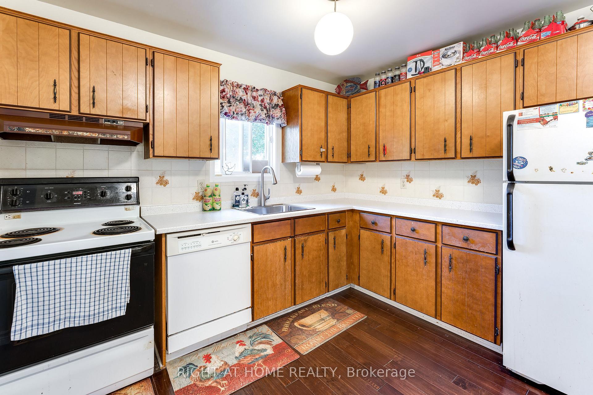Photo 16 of 17 Gowrie Drive, Ottawa, Kanata - Glencairn/Hazeldean — HOMEH