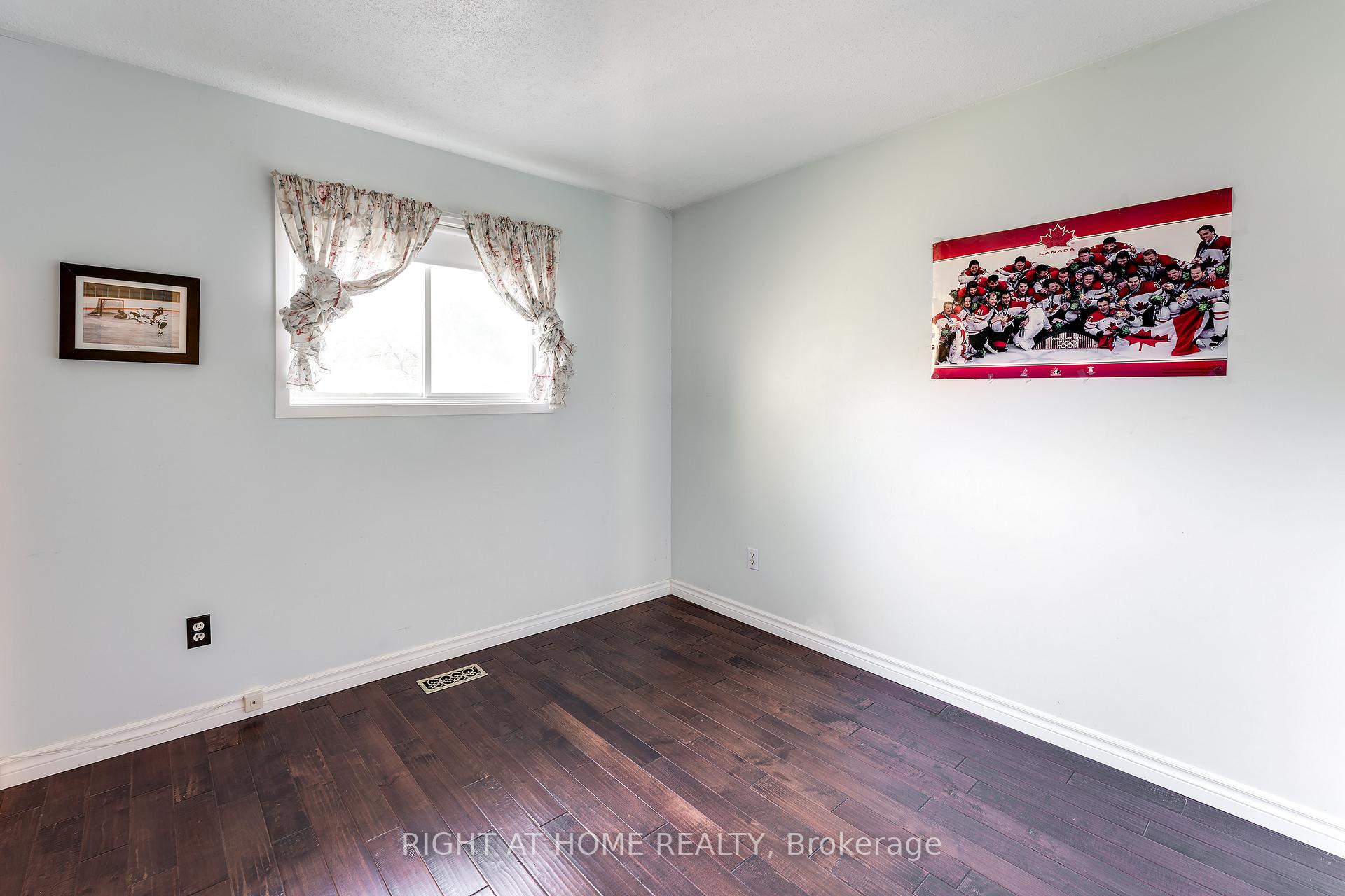 Photo 23 of 17 Gowrie Drive, Ottawa, Kanata - Glencairn/Hazeldean — HOMEH