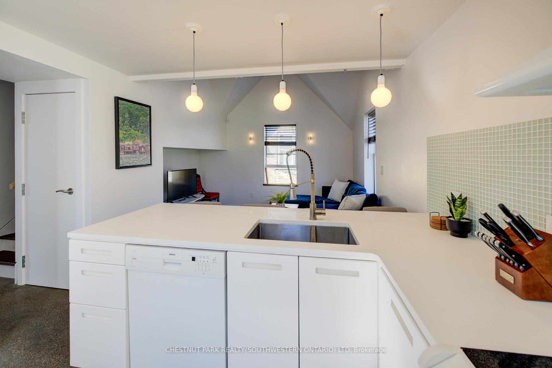 Photo 33 of 23 Richmond Avenue, Kitchener — HOMEH