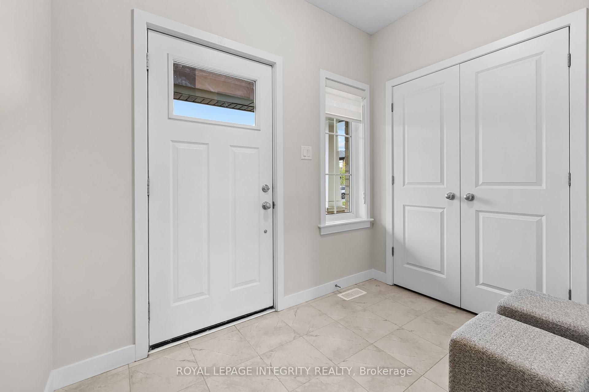 Photo 3 of 428 Gidran Circle, Ottawa, Kanata - Emerald Meadows/Trailwest — HOMEH