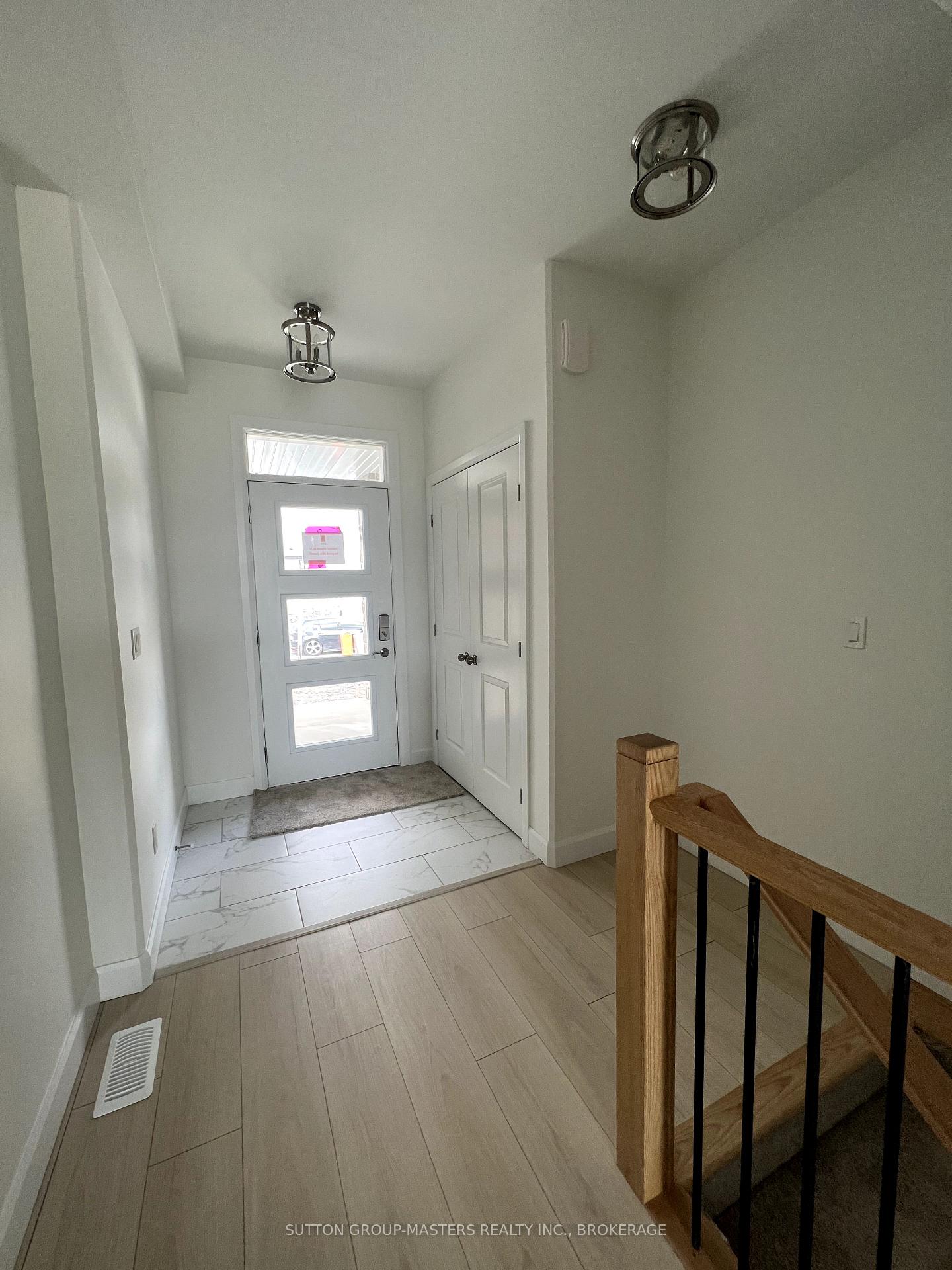 Photo 3 of 201 Superior Drive, Loyalist, Amherstview — HOMEH
