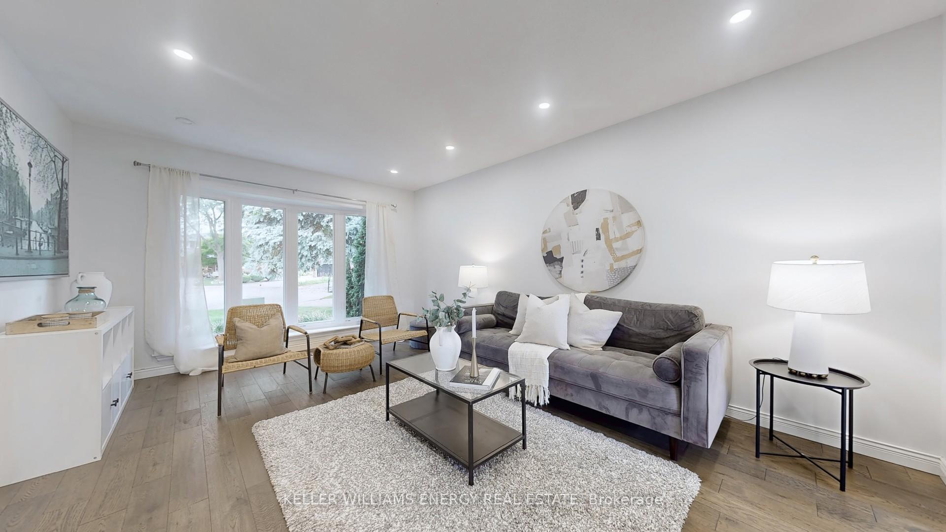 Photo 2 of 29 Fry Court, Markham, Markham Village — HOMEH