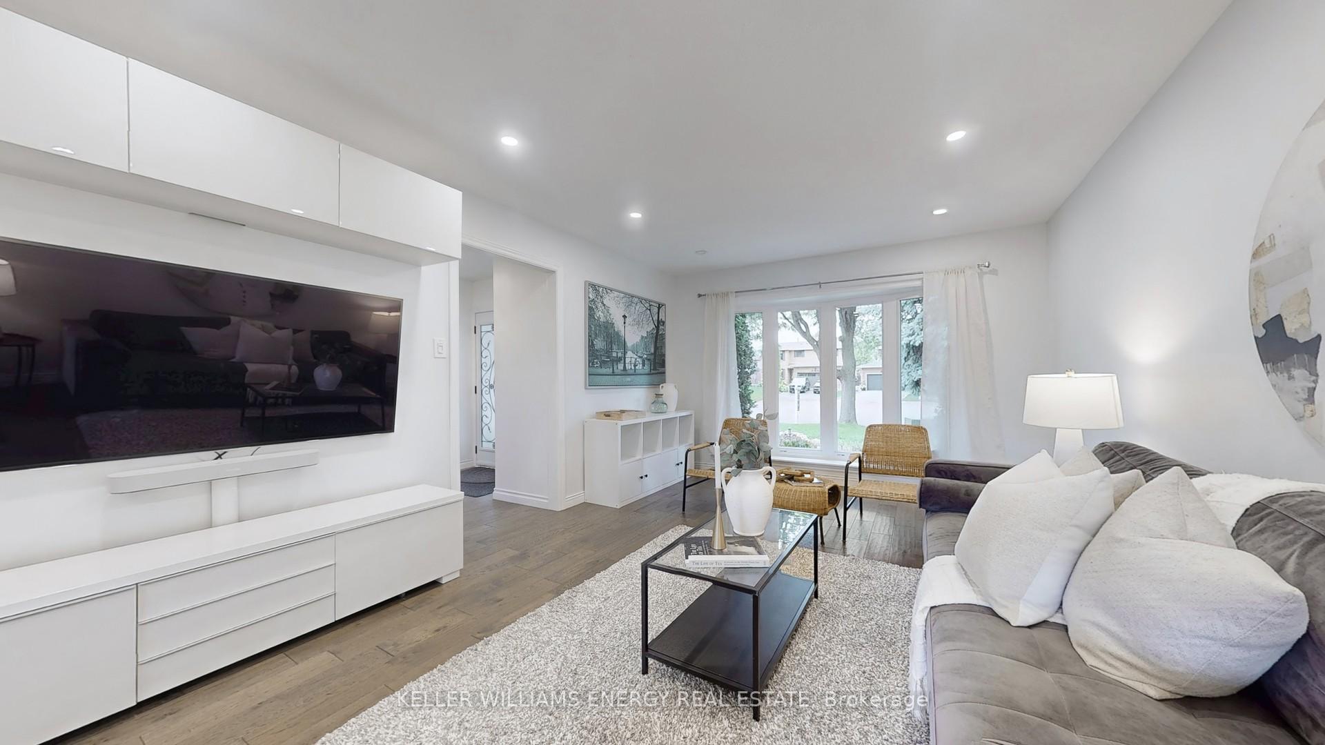 Photo 3 of 29 Fry Court, Markham, Markham Village — HOMEH