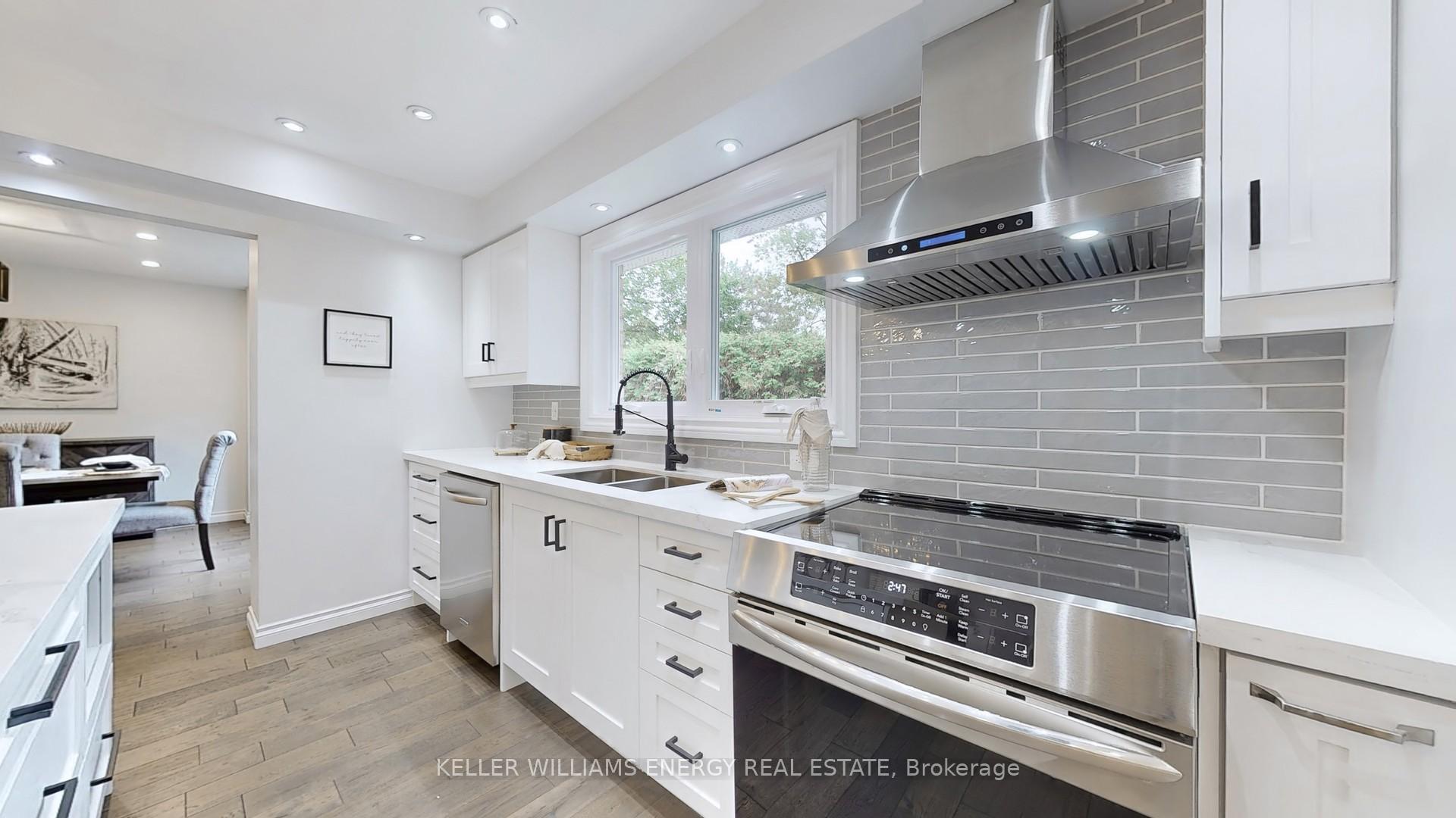 Photo 12 of 29 Fry Court, Markham, Markham Village — HOMEH