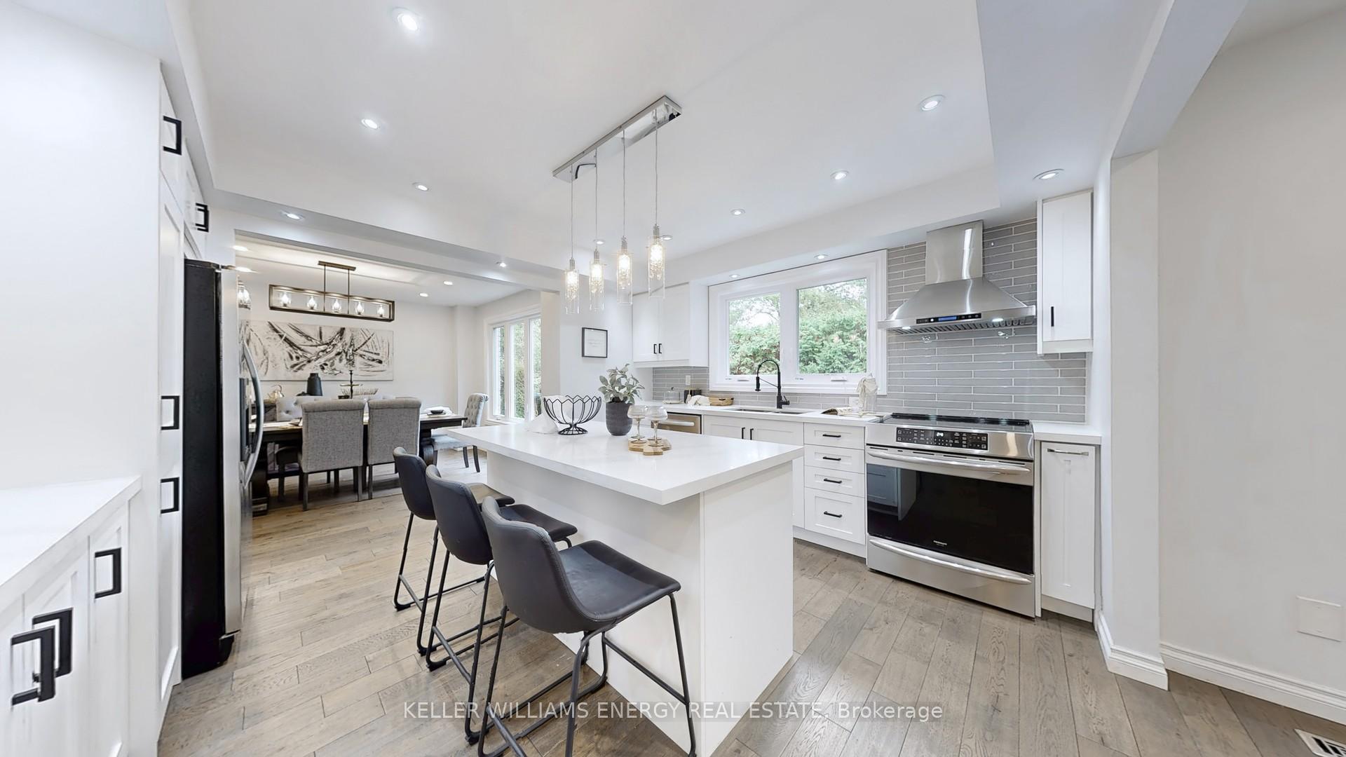 Photo 13 of 29 Fry Court, Markham, Markham Village — HOMEH