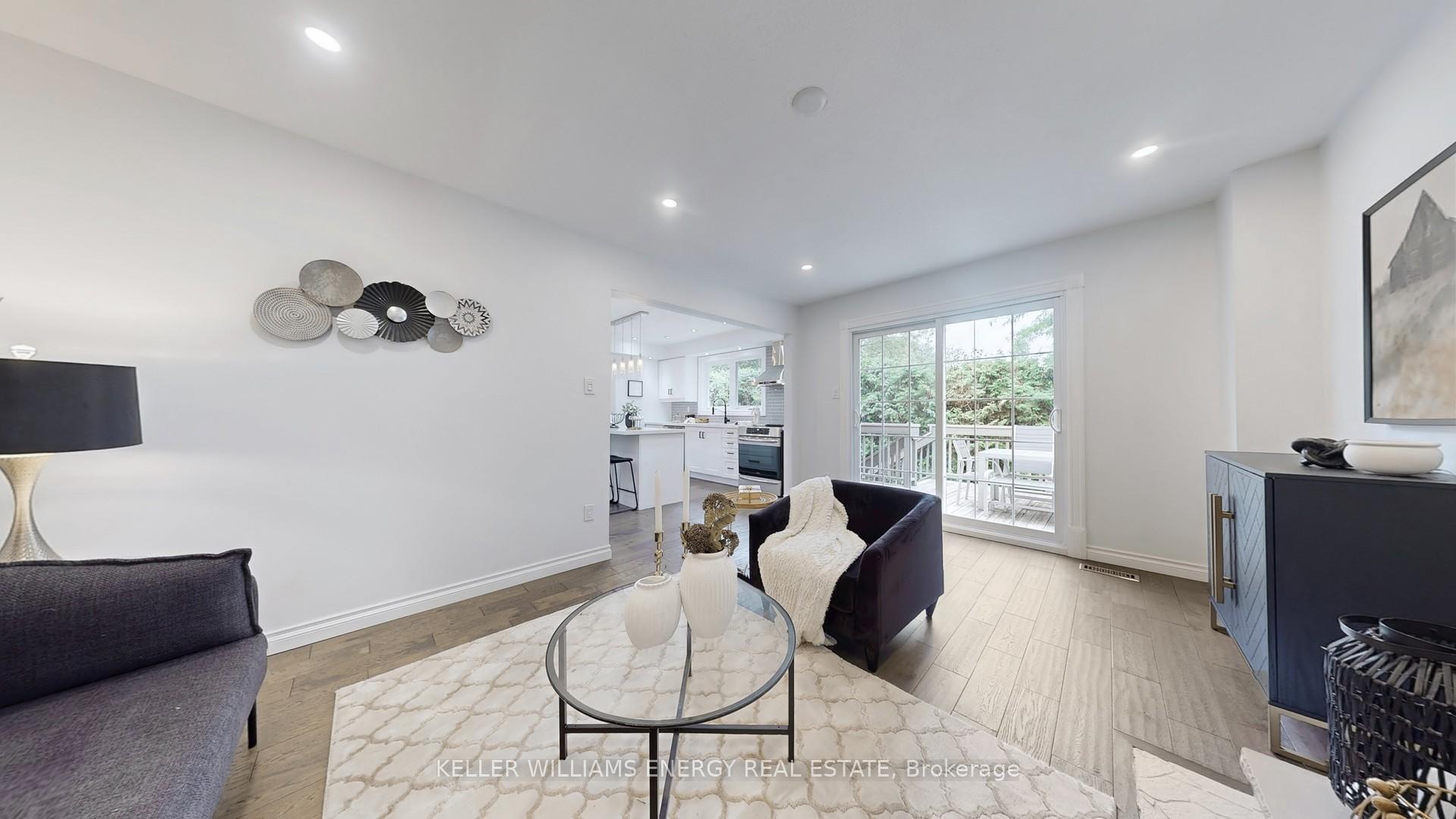 Photo 17 of 29 Fry Court, Markham, Markham Village — HOMEH