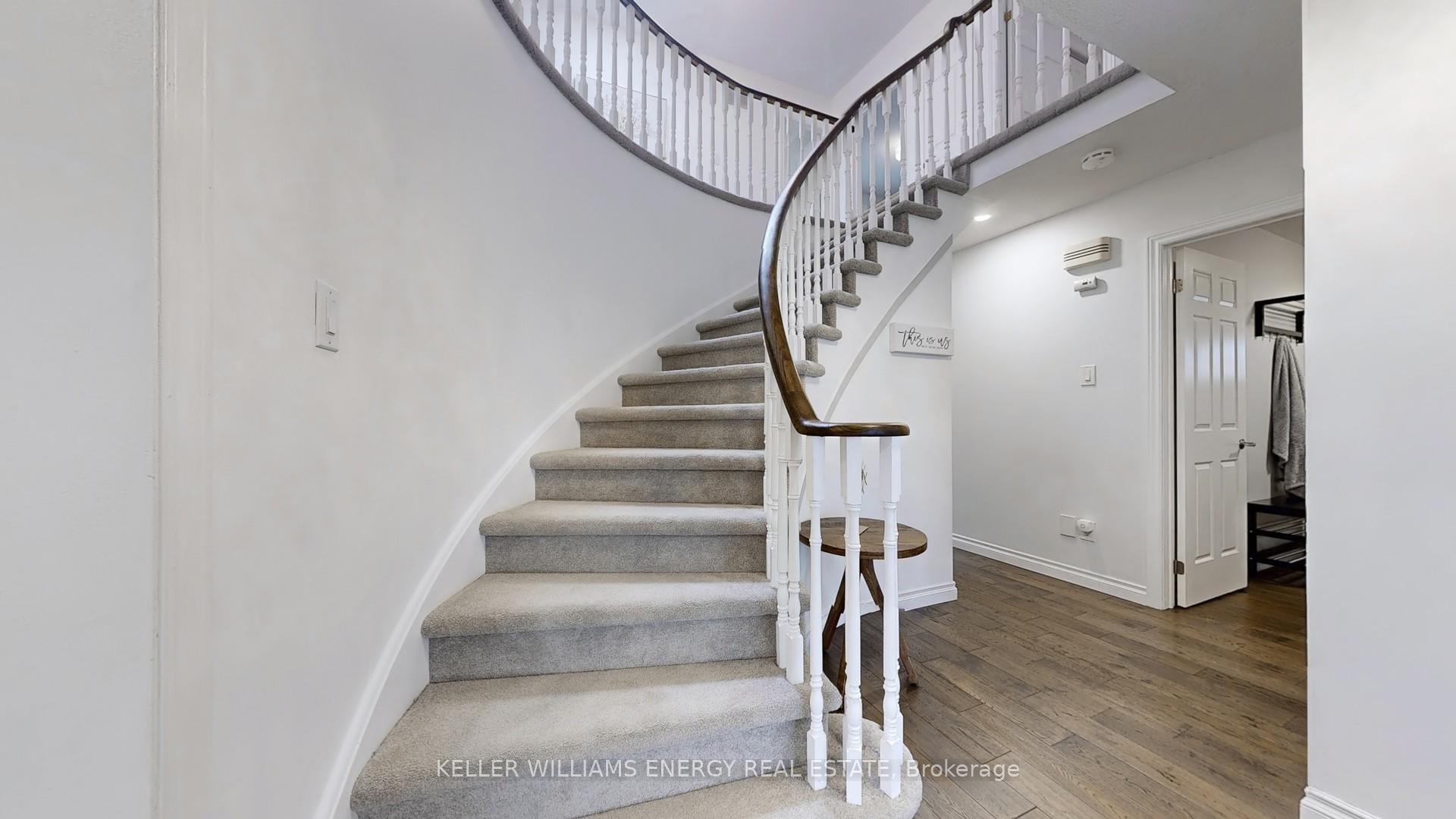 Photo 19 of 29 Fry Court, Markham, Markham Village — HOMEH